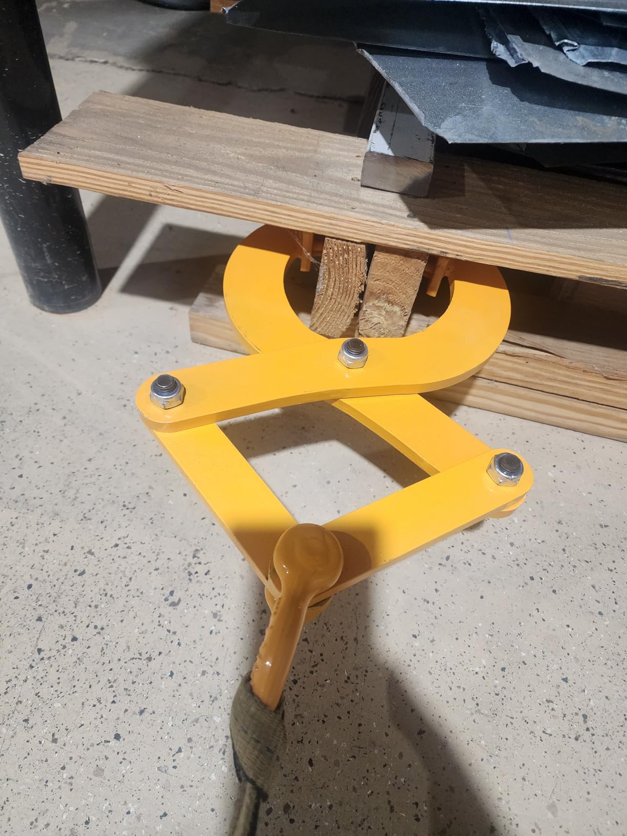 Industrial Pallet Puller Clamp, 2204 LBS Capacity, 6.1 inch Jaw Opening | Grabber Hook Heavy Duty Steel Single Scissor, for Pulling Pallets, Handling Stump Puller Pulling Hoisting customer photo 2