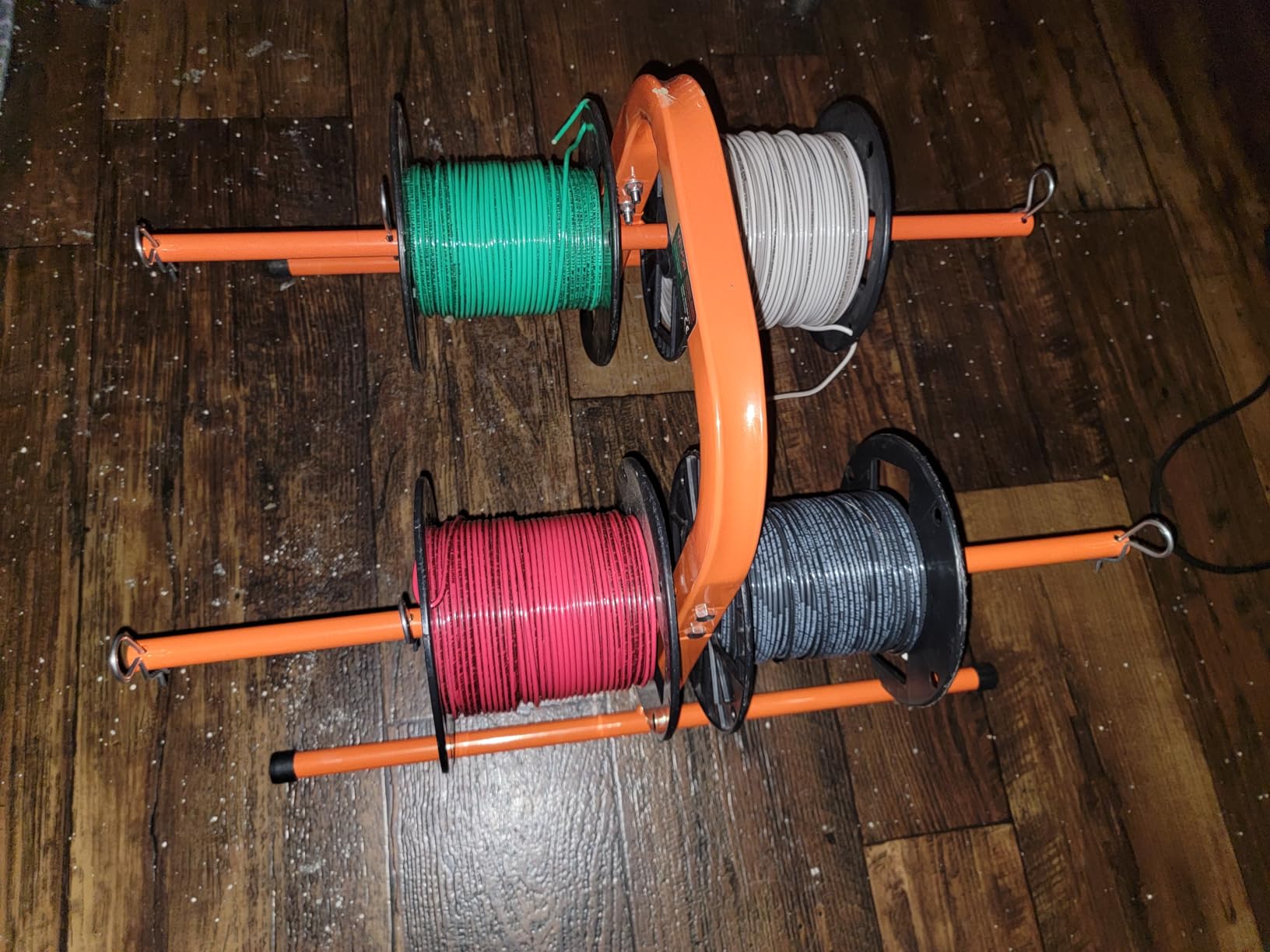 VEVOR Wire Spool Rack, 100 lbs Capacity, Smart Hand Caddy, Heavy-Duty Steel Wire Dispenser Holder for Up to 8 Spools, MAX 9.45 in Diameter, Easy Lift Design for Electrical Industrial and Retail Use customer photo 1