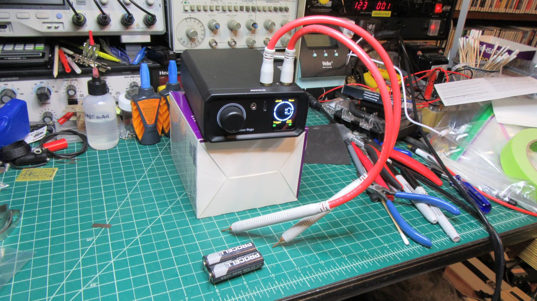11500W Battery Spot Welder, Rotary Knob Operation 100 Gears Adjustable Foot Pedal Operated, 0.1-0.3mm Spot Welder with Dual Pulse Output, Portable Spot Welder for Making DIY Battery Packs customer photo 1