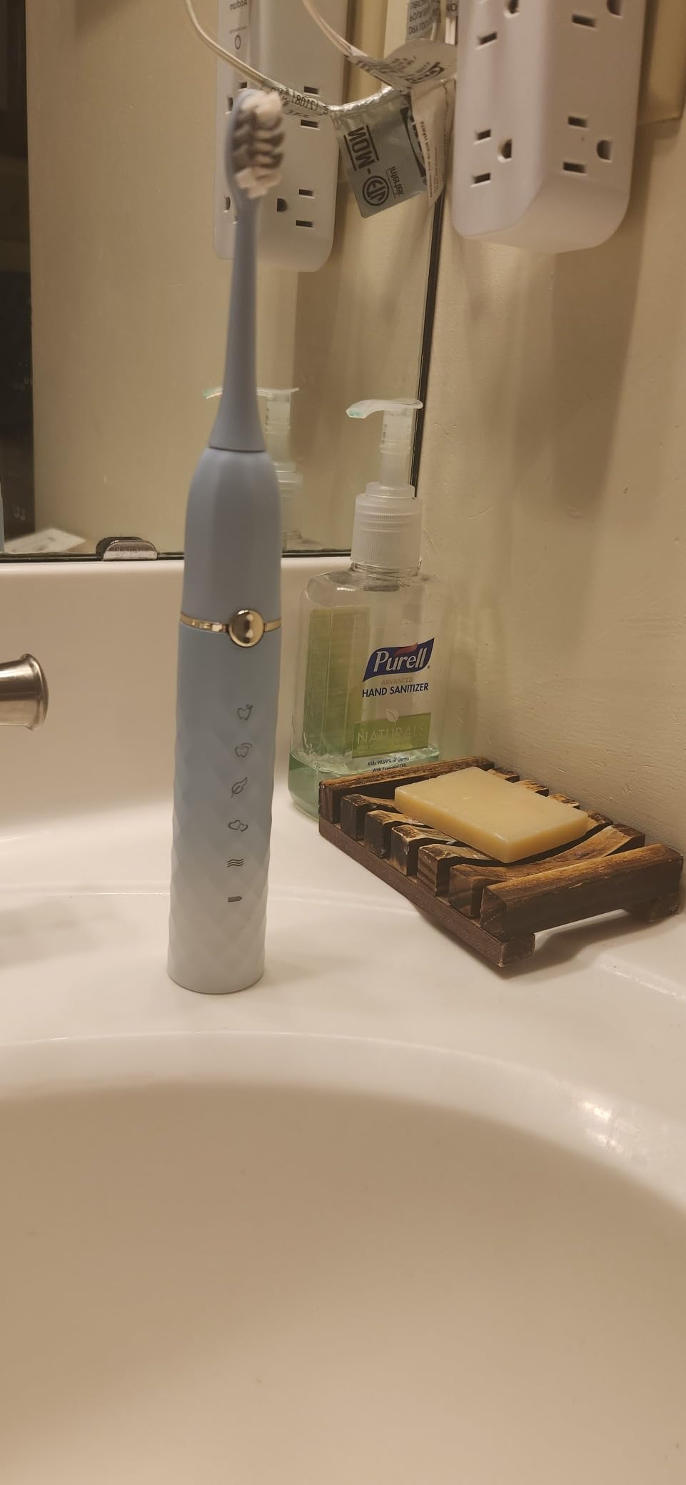 Seapeoa Adult Sonic Electric Toothbrush with 10 Brush Heads, Travel Case, and Wall Bracket, Suitable for Both Adults and Kids, IPX8 Waterproof, USB Charging, 42000VPM, Black customer photo 2