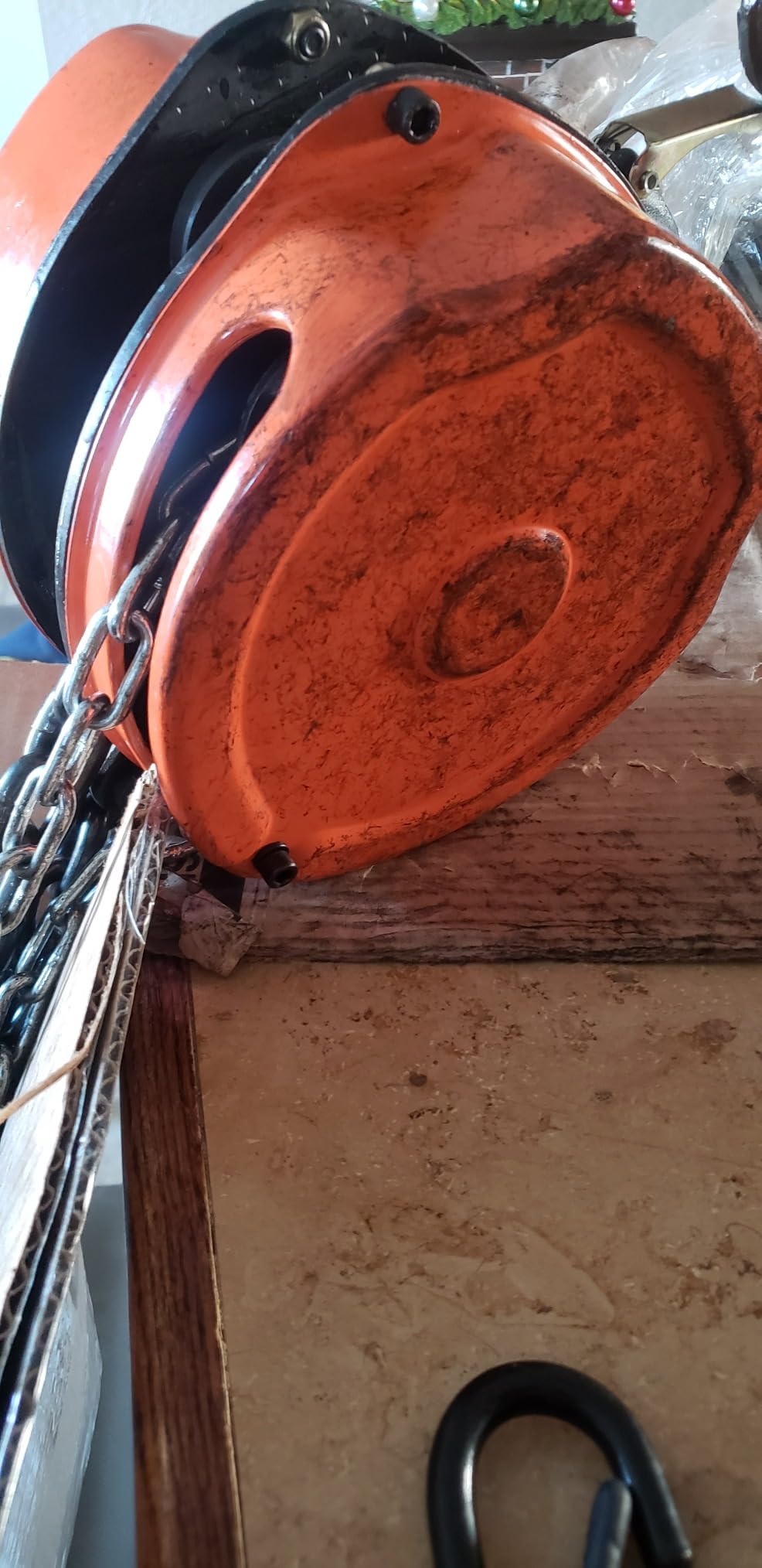 VEVOR Hand Chain Hoist, 1 Ton 2200 lbs Capacity, Manual Chain Block with Upgrade G70 Galvanized Chain, 10 ft Lifting Height, Heavy Duty Pulley Hoist for Garage Warehouse Automotive Machinery, Red customer photo 2