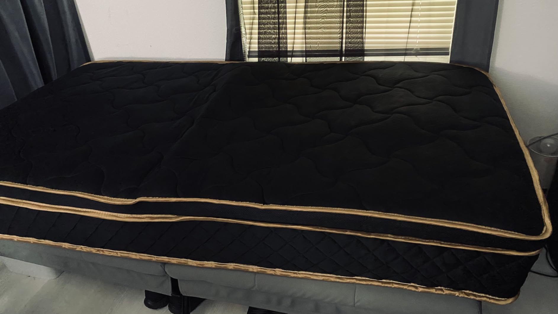 Twin Mattress 10 Inch Medium Firm Hybrid Mattress Twin Size Memory Foam Pocket Springs Twin Bed Matress in a Box for All Sleeping Positions Motion Isolation Comfortable Sleep (Black, Twin 10 inch) customer photo 1
