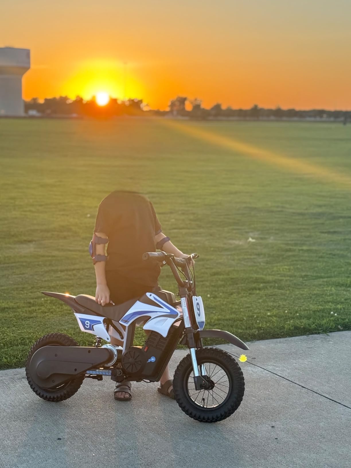 K1 Kids Electric Dirt Bike 36V Motorcycle,16MPH Fast Speed 14 Mile Long-Range,700W Peak 3-Speed Modes Electric Bike for Kids Ages 3-10 customer photo 2