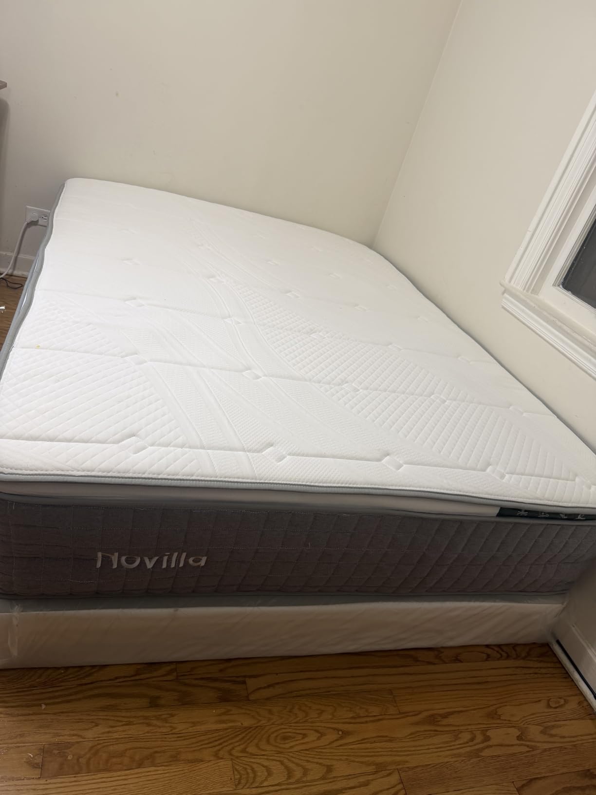 Novilla 8 Inch Twin Size Mattress,Twin Hybrid Mattress | Pocketed Coils & Gel-Infused Memory Foam for Back Pain Relief & Contour Support Mattresses in a Box CertiPUR-US Certified customer photo 1