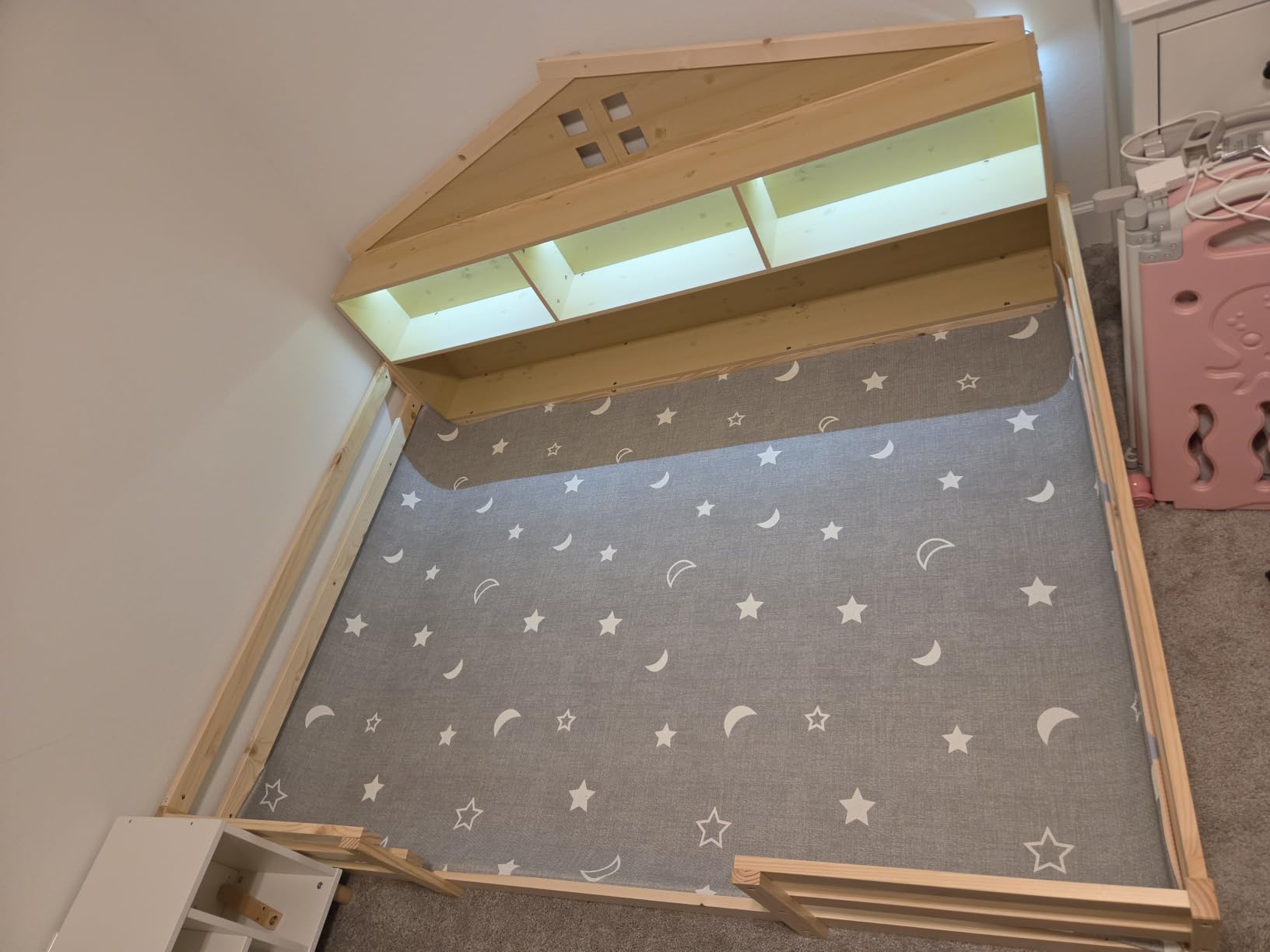 Giantex Twin Floor Bed for Kids, Wooden Montessori Bed Frame with Bookcase, Storage Shelves & Safety Fence Rails, Floor Beds Twin for Girls, Boys, No Box Spring Needed, Without Slats, Pink customer photo 1