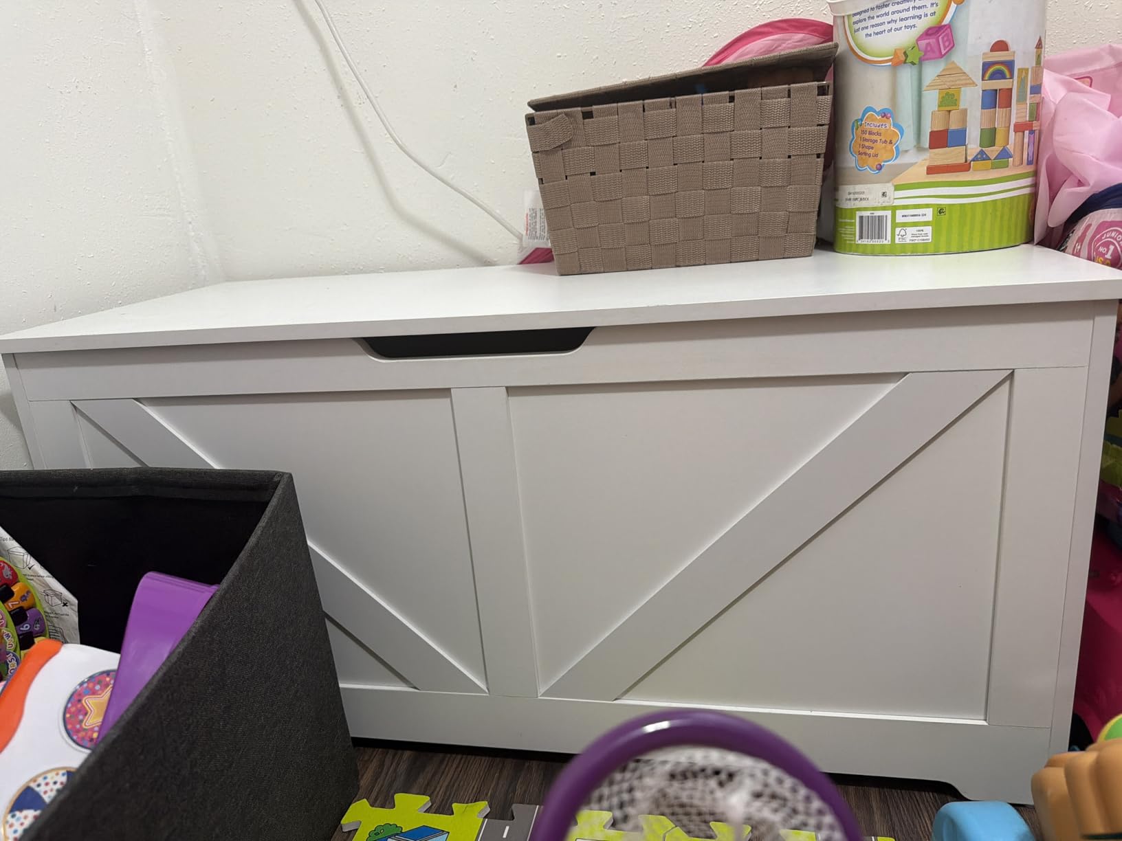 VASAGLE Storage Chest with 2 Safety Hinges, 15.7 x 39.4 x 18.1 Inches customer photo 2