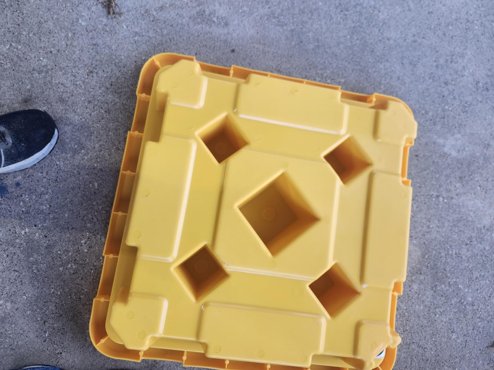 Drum Spill Containment Pallet | 2000Lbs Heavy-Duty Leakproof Tray with Forklift Pockets | 48