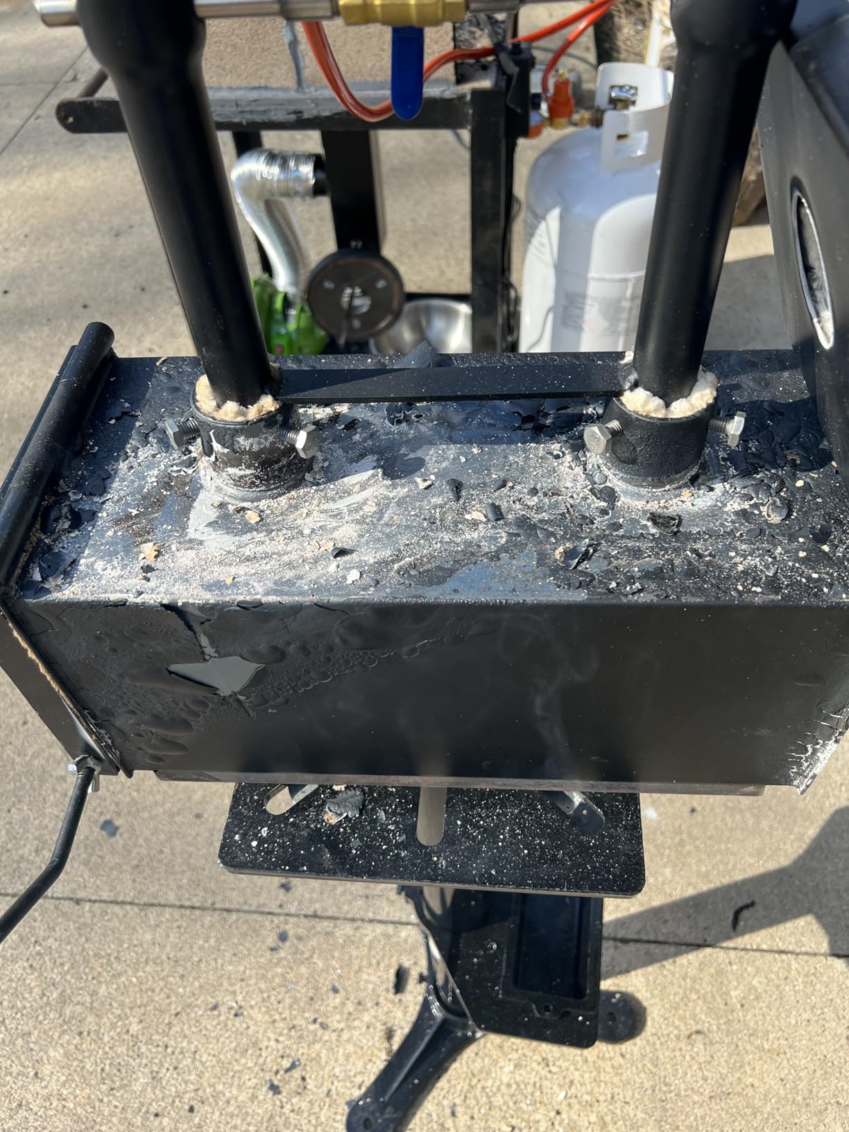 Triple Burners Portable Propane Gas Forge Three Burners 2700°F/1482℃ Large Capacity Square Forging Furnace for Blacksmithing Farrier Knife Tool Making Equipment with Tong & Gloves 2-Doors customer photo 2