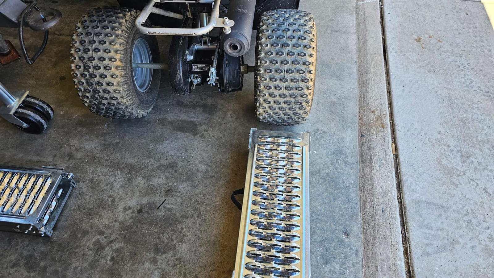 BEJONI Shed Ramp for Riding Mower, 29''L x48''W, 2200 lbs Capacity, 2 Pcs - Heavy-Duty Shed Ramp for Doorways, Handicap Loading Ramp, Garages, Barns, ATV, Lawnmower, Golf Cart customer photo 2