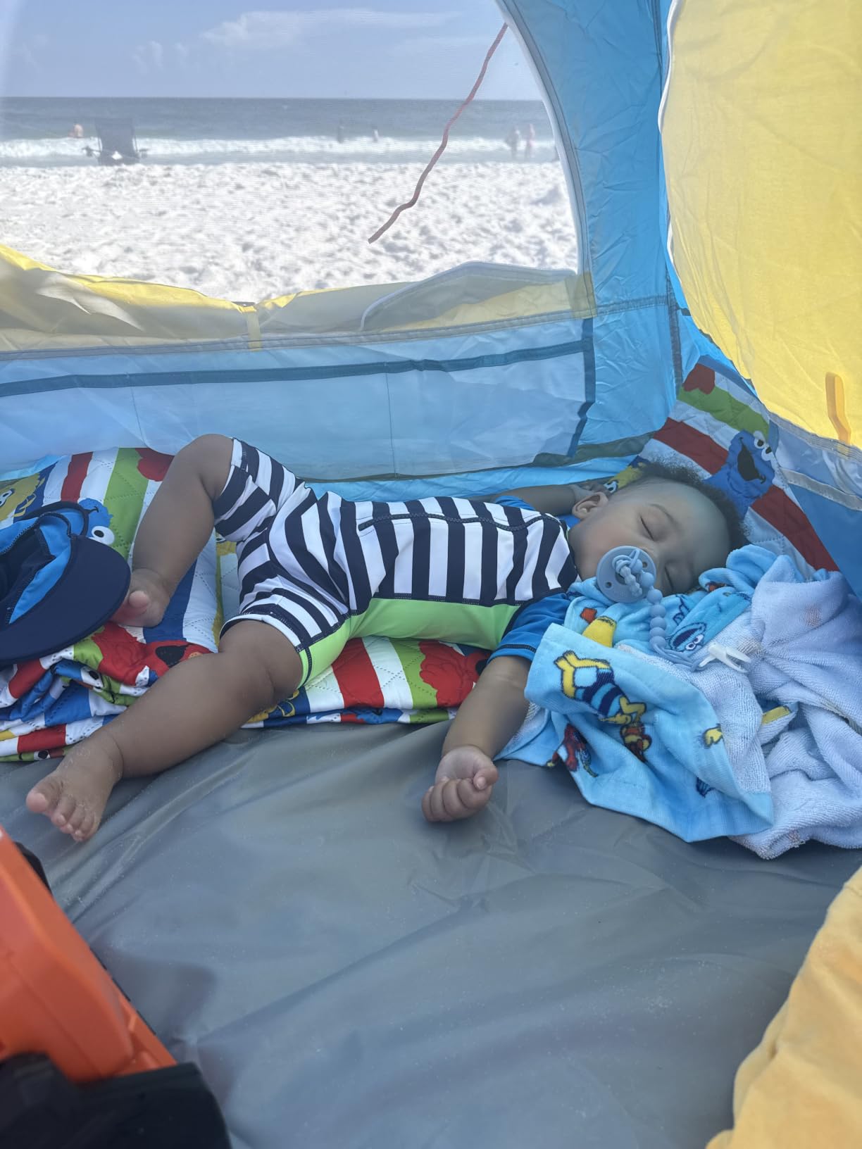 NXONE Pop-Up Baby Beach Tent, UPF 50+ Sun Shelter for Infants & Toddlers, Wind-Stable, Silver-Coated Interior customer photo 1