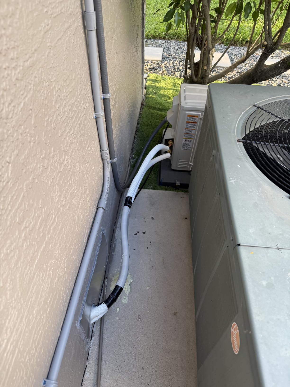 Albott 12,000 BTU Mini Split Air Conditioner and Heater SEER2 18, 115V customer photo 2