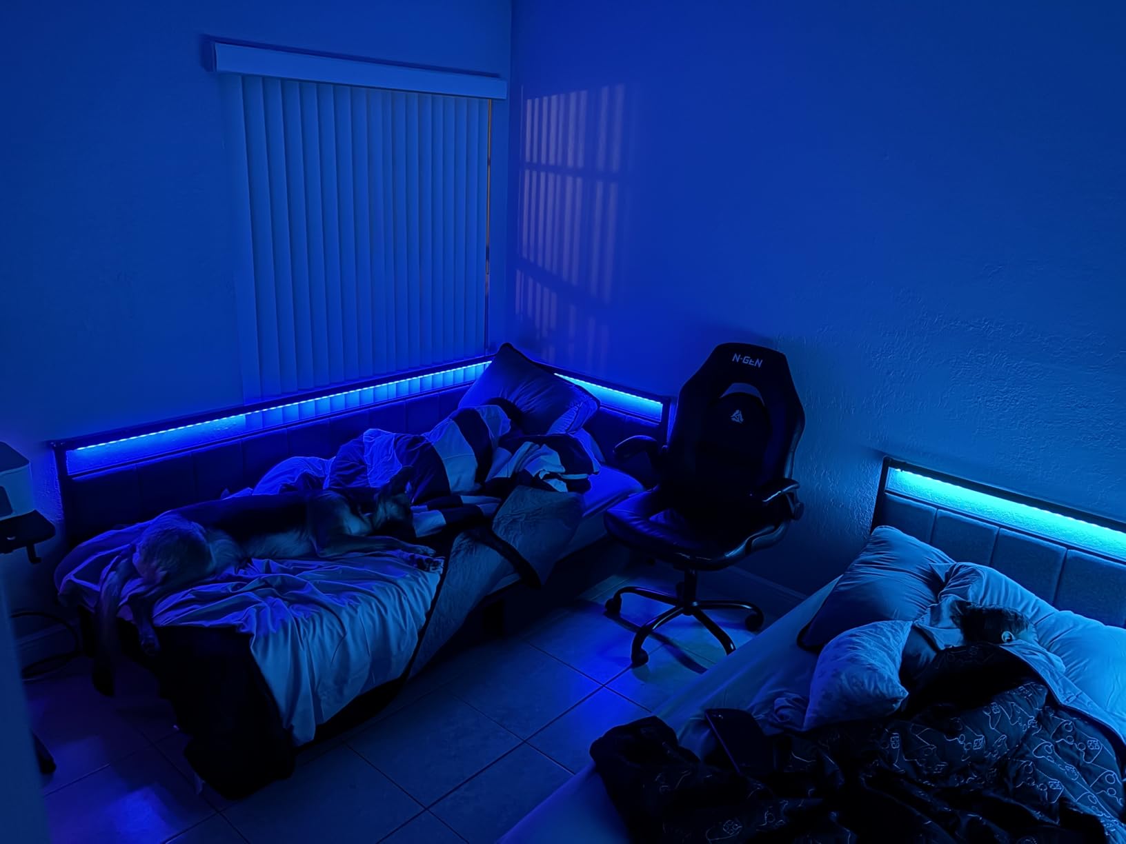 Hasuit Corner Bed Frame with Storage Drawers, Twin Daybed with Line Fabric Upholstered Fence, Kids Bed Unit with LED Light and Charging Station, Modern Bed Frame Twin Size, Pink customer photo 2