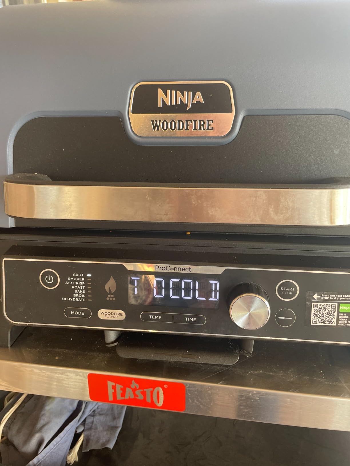 Ninja Woodfire ProConnect Premium XL Outdoor Grill & Smoker, Black & Gold customer photo 1