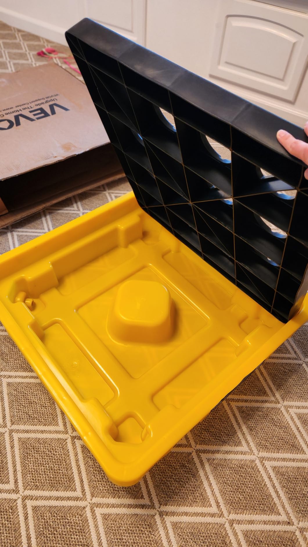 VEVOR Spill Containment Pallet, 1 Drum Low Profile Spill Containment Modular Platform, 11.4 Gallon Sump, 1543 lbs Load Capacity, Heavy-Duty Polyethylene Tray with Drain, 26.4