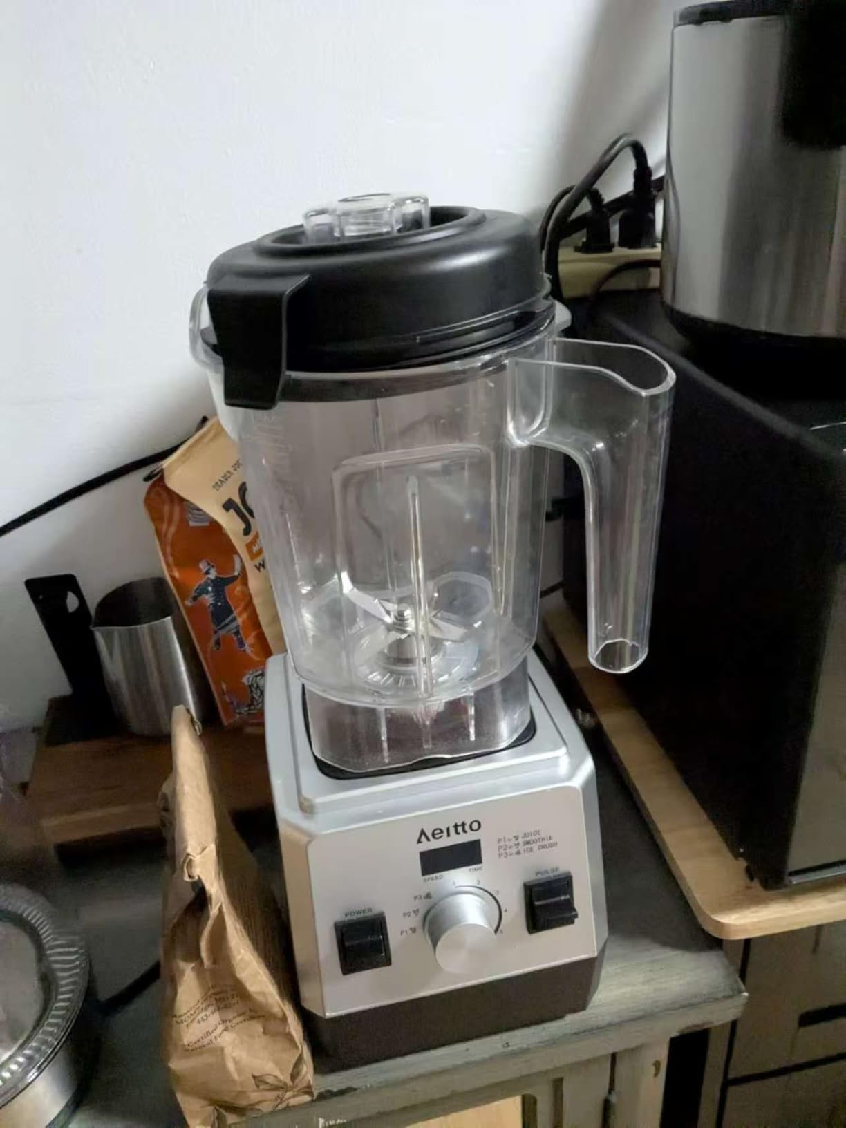 Aeitto Blenders for Kitchen with 68Oz. Large Capacity, 1800W Max Power Smoothie Blender, 3 Preset Programs & 7 Speeds, Professional Countertop Blender for Smoothies, Ice Crush, Generation 1 Silver customer photo 1