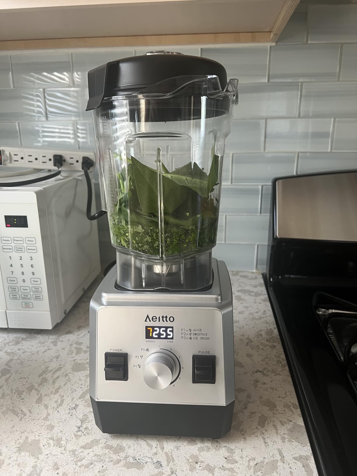 Aeitto Blenders for Kitchen with 68Oz. Large Capacity, 1800W Max Power Smoothie Blender, 3 Preset Programs & 7 Speeds, Professional Countertop Blender for Smoothies, Ice Crush, Generation 1 Silver customer photo 2
