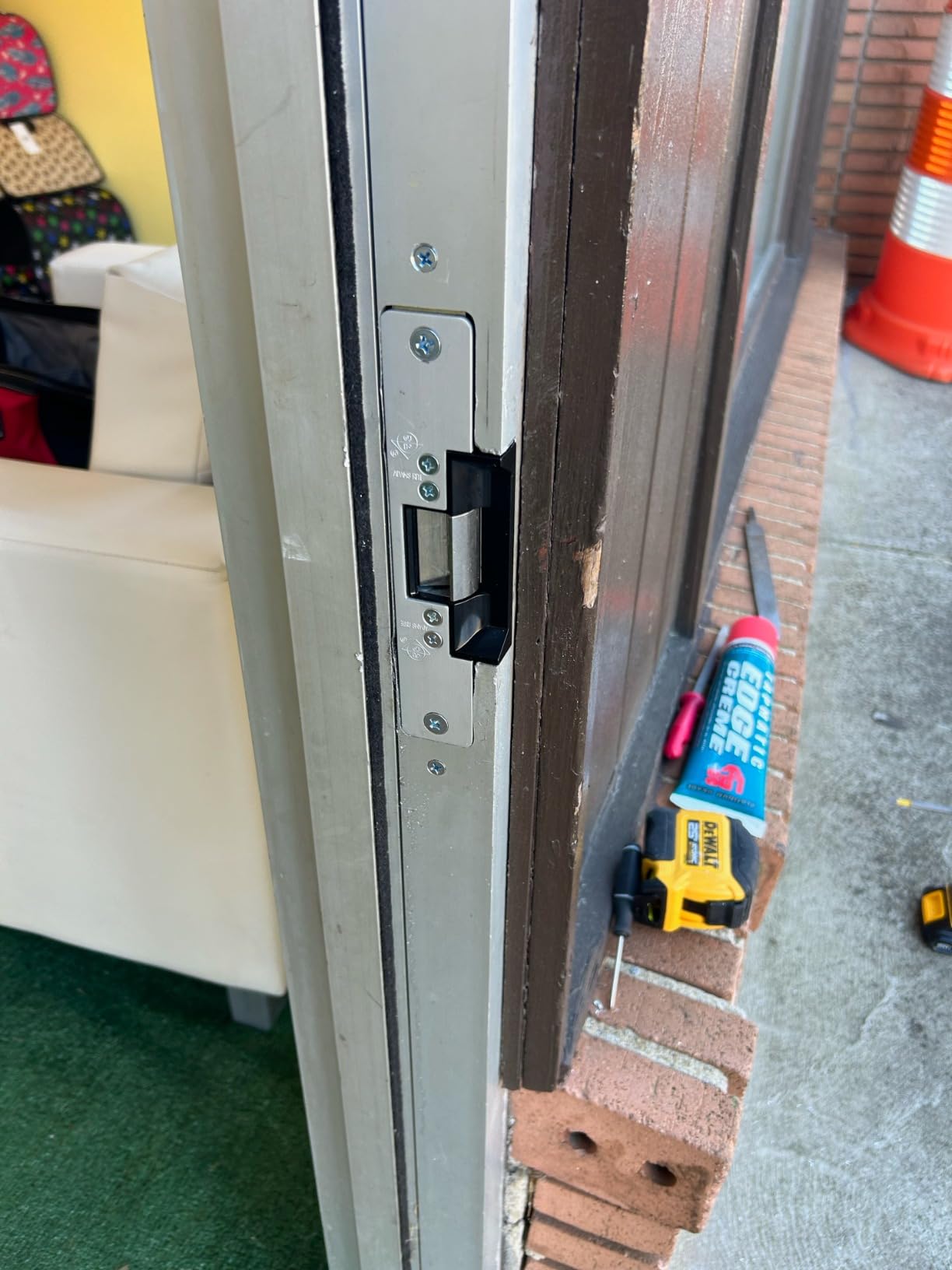 DEWALT Router, Fixed Base, 12-Amp, 24,000 RPM Variable Speed Trigger, 2-1/4HP, Corded (DW618) customer photo 1