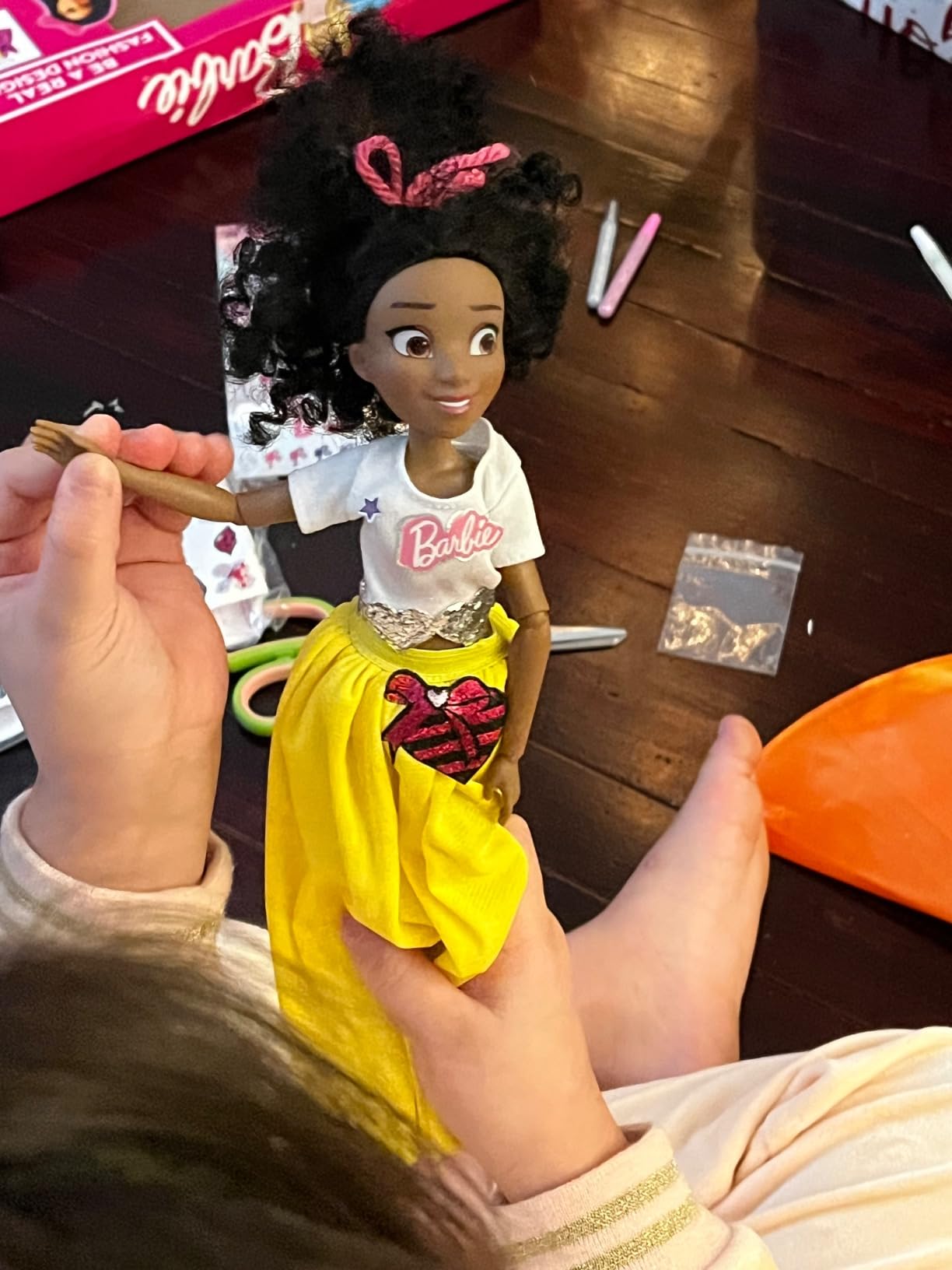 Barbie Be a Fashion Designer Kit - 5 Outfits & DIY Doll Dress Up Set customer photo 1