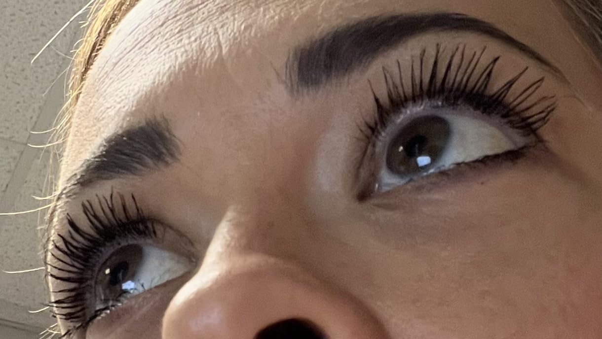 L’Oreal Paris Makeup Original Telescopic Mascara, Separating Mascara Volume and Length Formula, Washable, Blackest Black, 0.27 Fl Oz., 1 Count customer photo 2