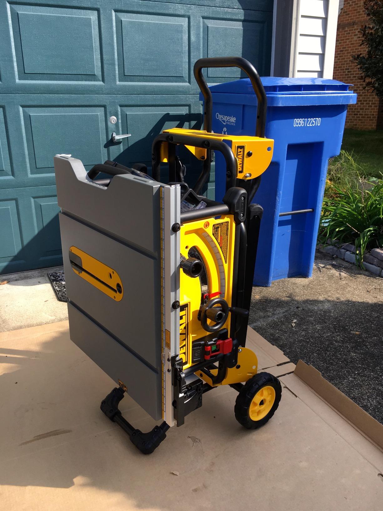 DEWALT Table Saw 10 Inch with Foldable Rolling Table Saw Stand, 15 Amp, 4800 RPM, 32-1/2-Inch Rip Capacity (DWE7491RS) customer photo 2