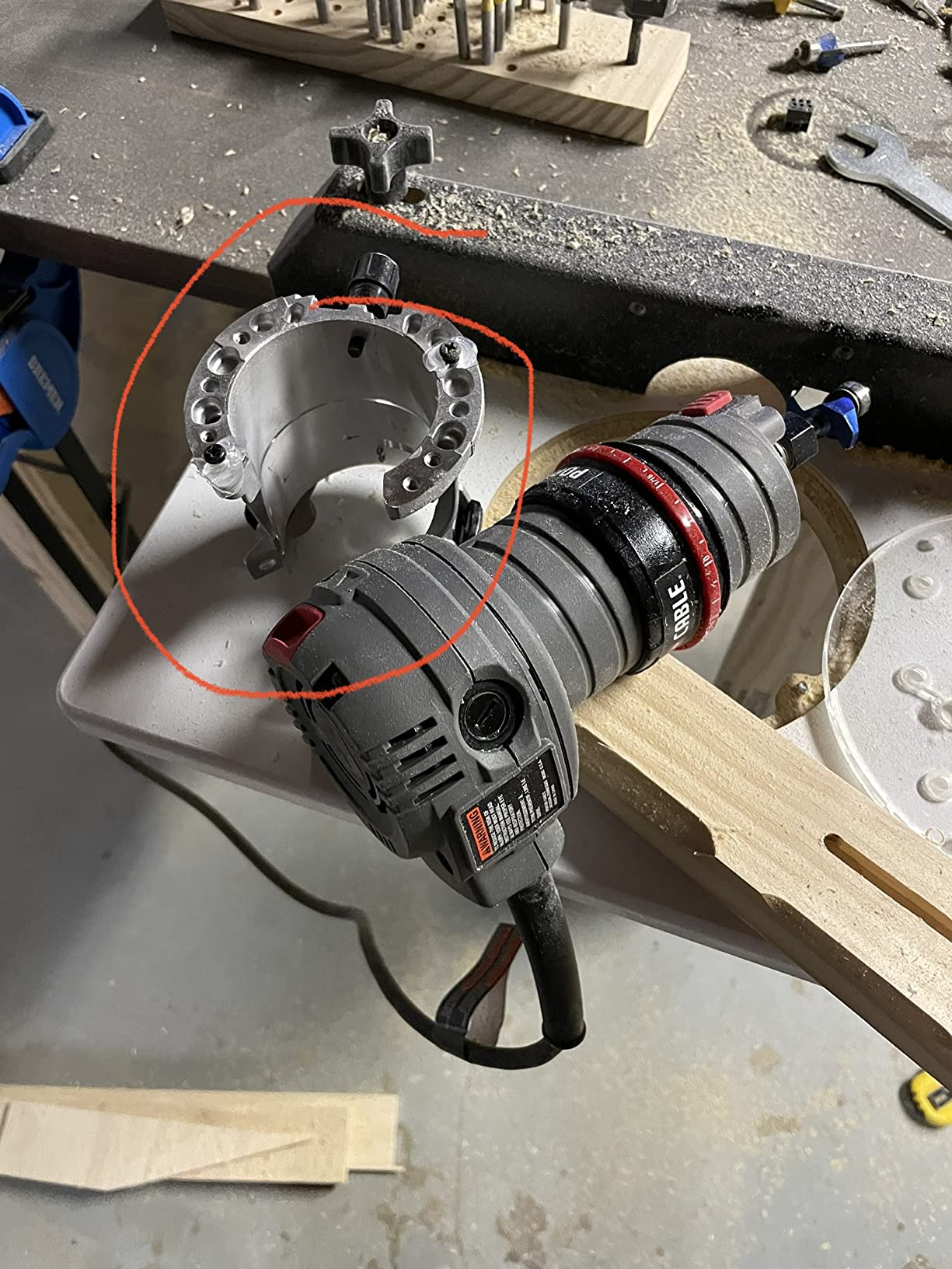 PORTER-CABLE Router, 4.5-Amp, Single Speed 31,000 RPM, Trims 1/4-Inch Laminate, Corded (PCE6430) customer photo 1