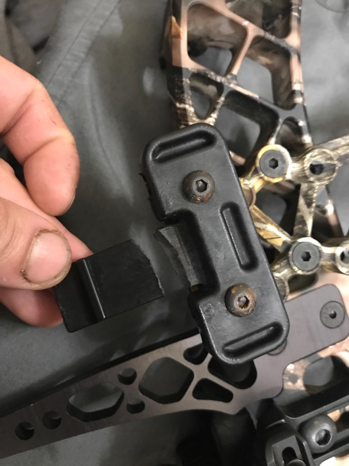 LimbSaver Silent Quiver for Bow Hunting, One Piece, Lightweight and Low Profile, Works with Right and Left-Handed Bows, Fits All Arrow Sizes customer photo 1