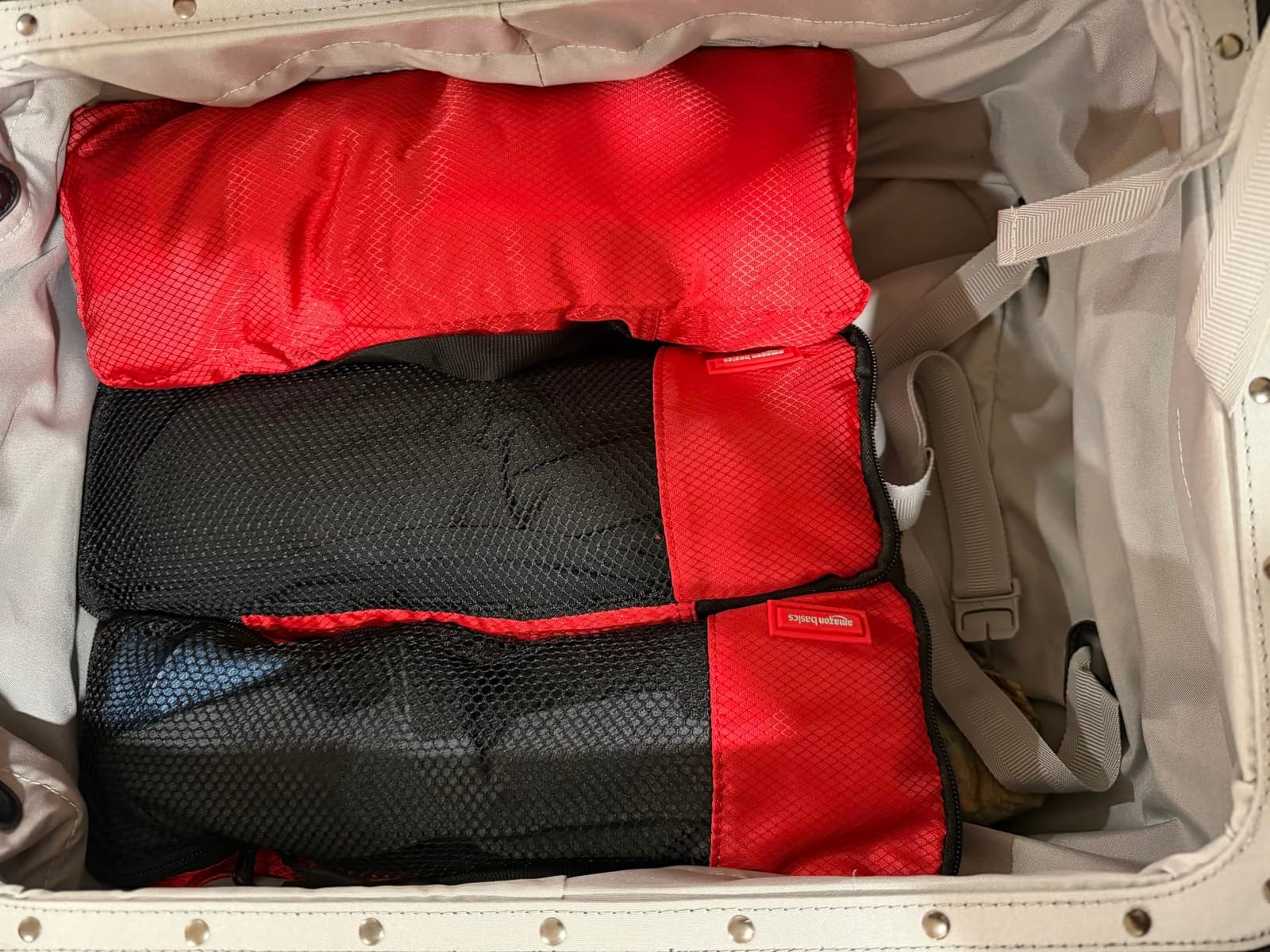 Amazon Essentials 4-Piece Space-Saving Packing Cubes Travel Accessories Set, Luggage Organizer with Double Zipper, Mesh Top, Small, Black (Previously Amazon Basics) customer photo 1