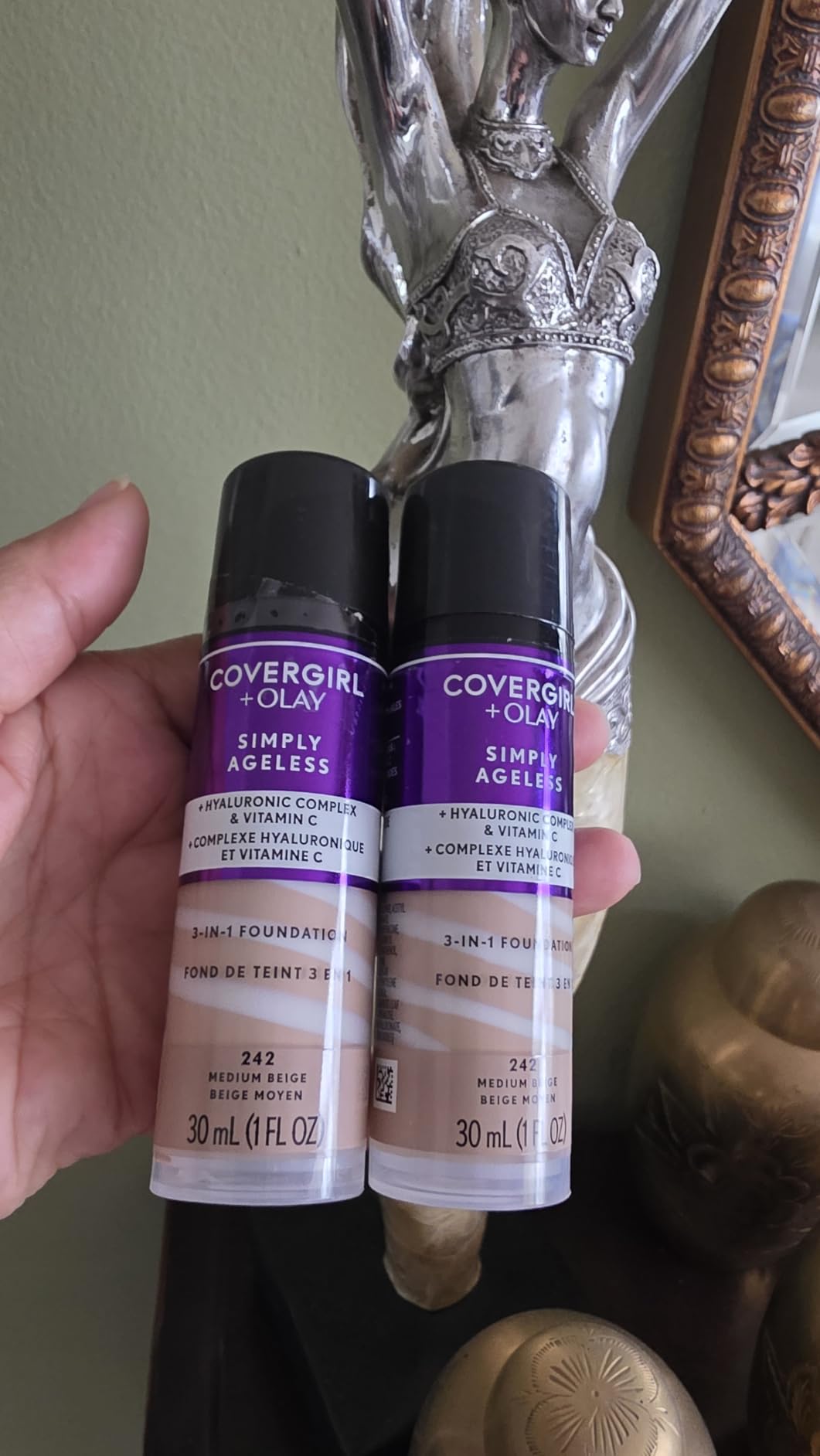 COVERGIRL Simply Ageless 3-in-1 Foundation - 220 Creamy Natural customer photo 1
