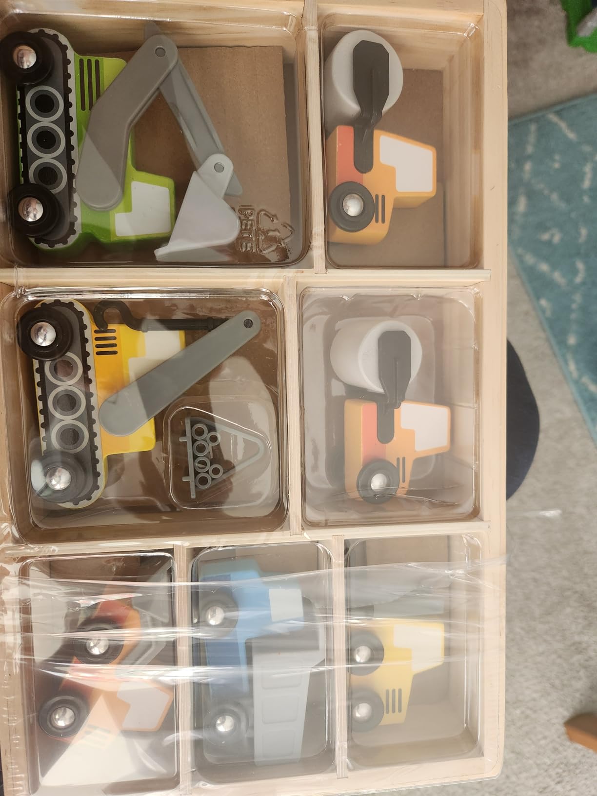 Melissa & Doug Wooden Construction Site Vehicles with Wooden Storage Tray (8 pcs) customer photo 2