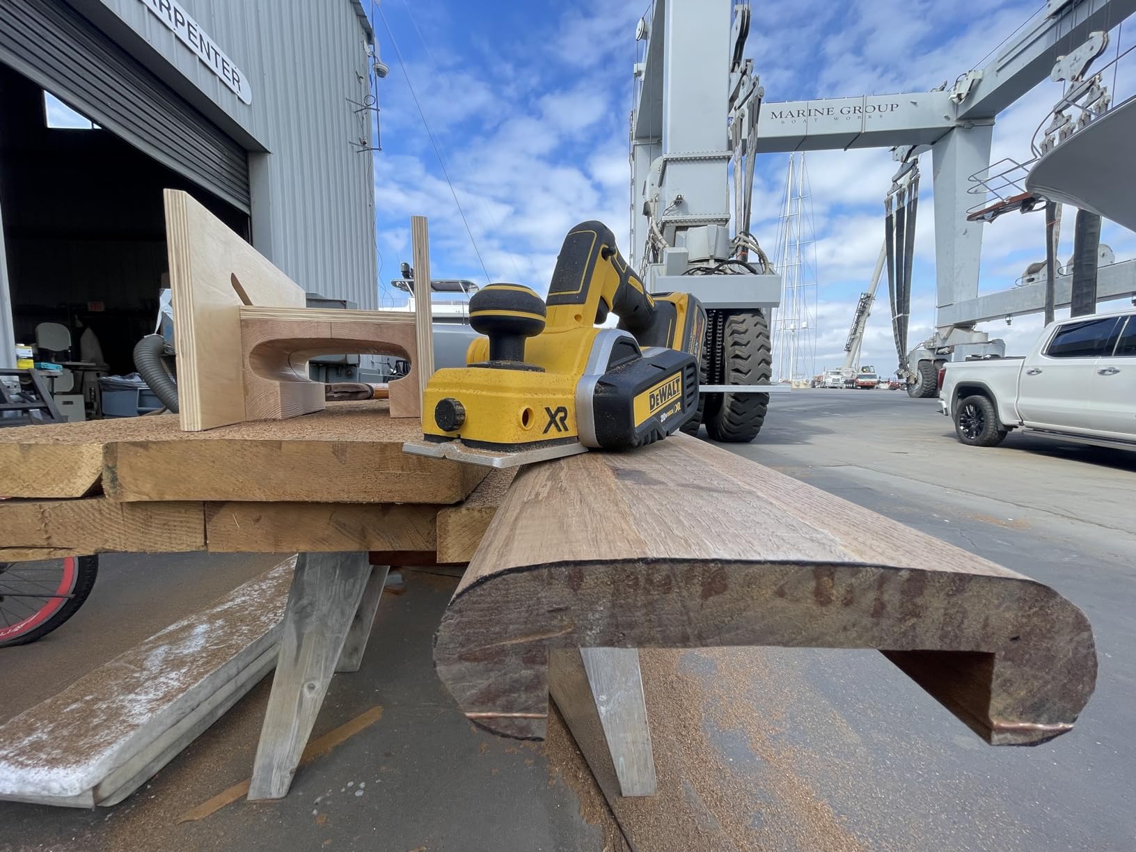 DEWALT 20V MAX Planer, 30,000 Cuts Per Minute, 2 mm Cut Depth, Brushless Motor, Bare Tool Only (DCP580B) customer photo 2