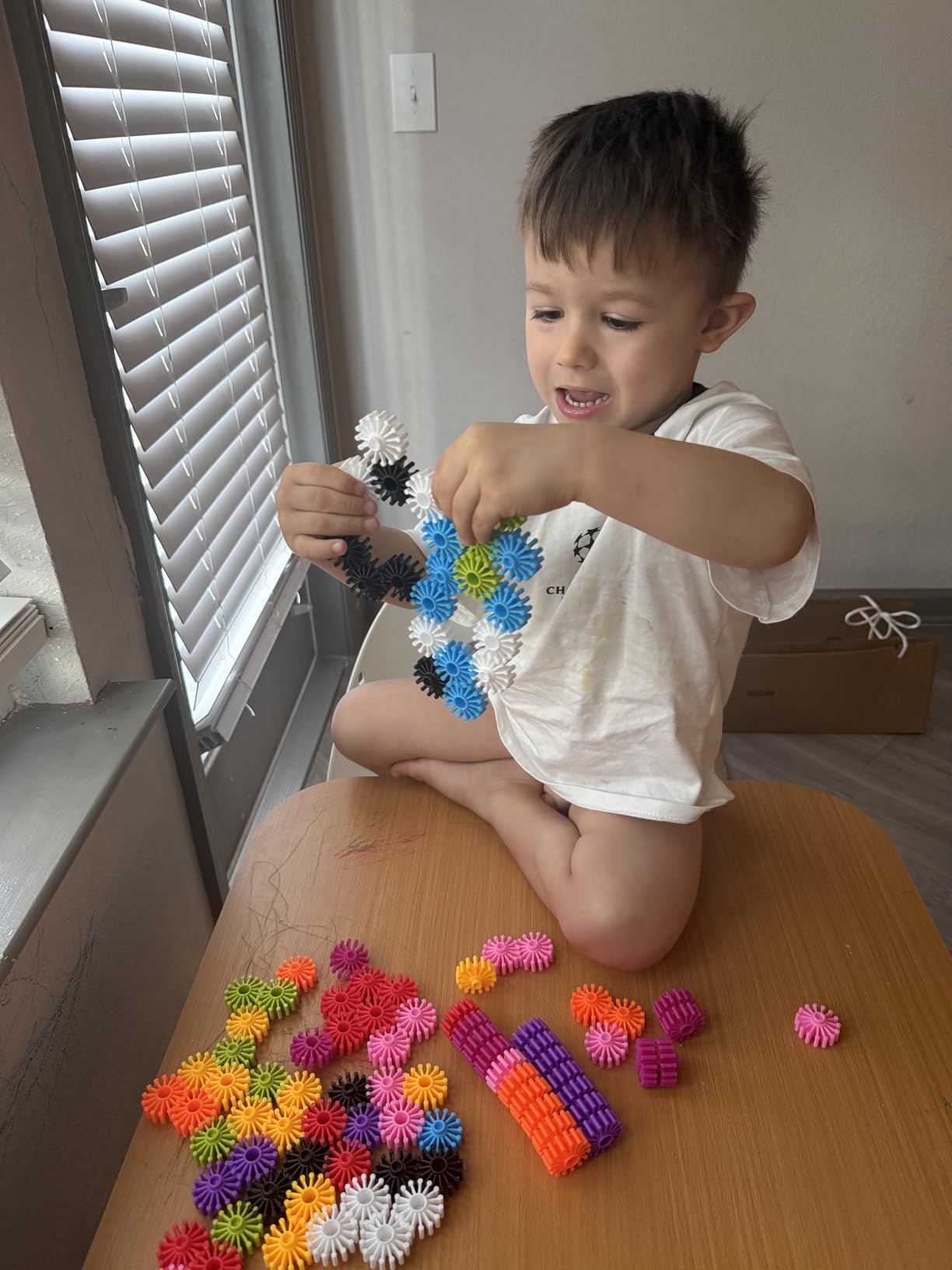 RAINBOW TOYFROG Interlocking Gears Toys for Kids - 100 Piece Kit with Tote - Colorful Manipulatives for Preschool Sensory Bin Or Occupational Therapy Tools - STEM Building Toys for Girls & Boys customer photo 1