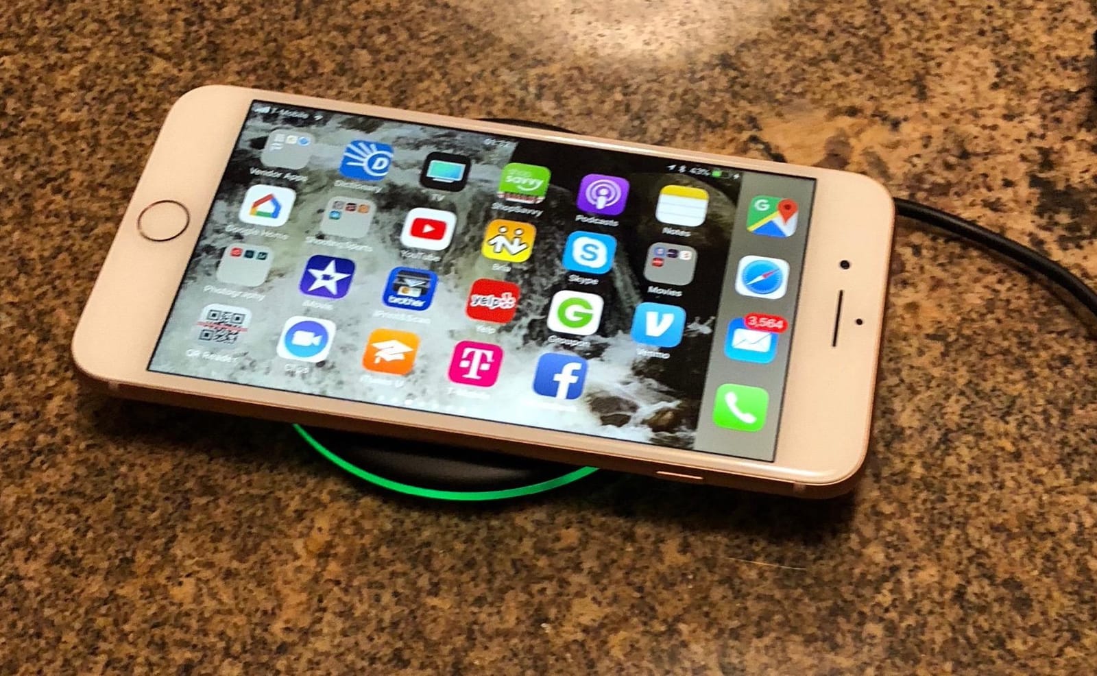 Yootech Wireless Charger,10W Max Wireless Charging Pad(No AC Adapter) customer photo 1