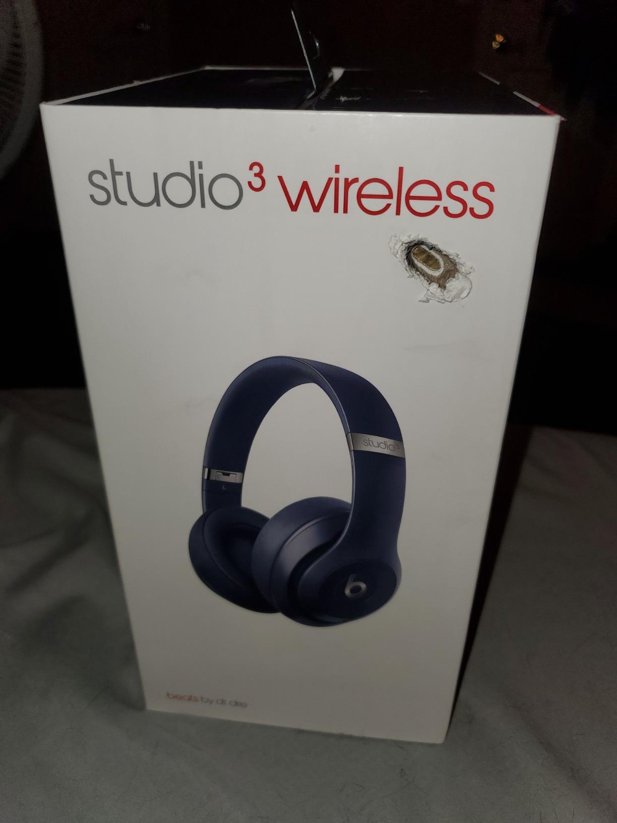 Beats Studio3 Wireless Headphones - Matte Black (Renewed) customer photo 1