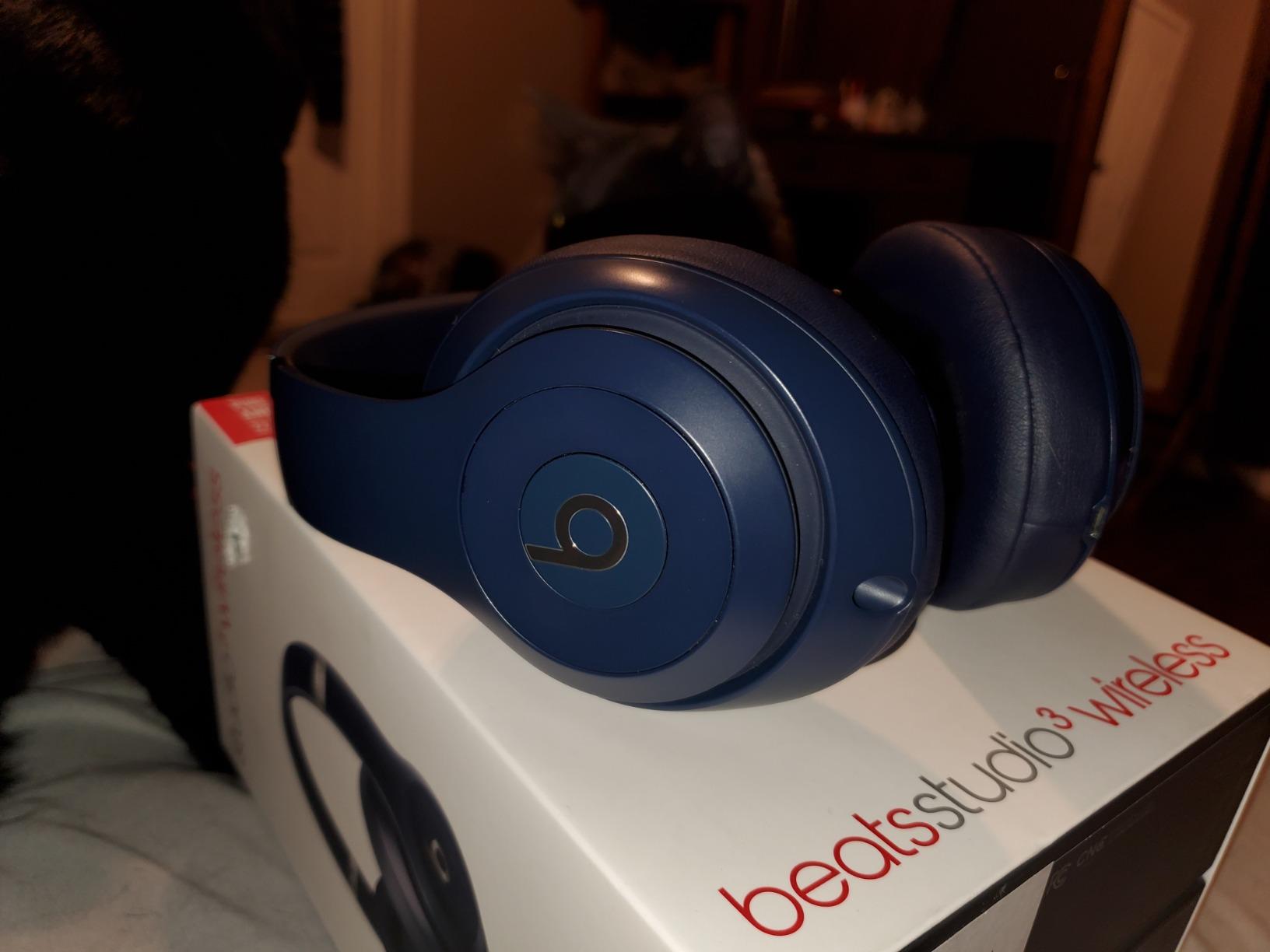 Beats Studio3 Wireless Headphones - Matte Black (Renewed) customer photo 2