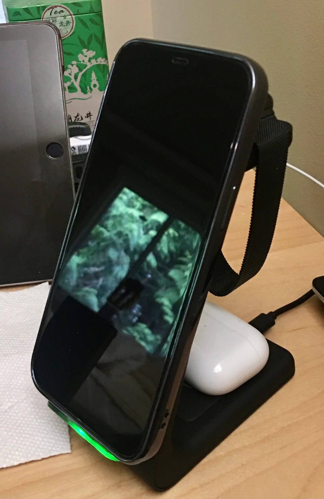 GEEKERA 3 in 1 Wireless Charging Station for Apple, Fast Wireless Charger Stand Dock for iPhone 17 16 15 14 13 12 11 Pro Max Plus XR XS X, Apple Watch Ultra/11/10/9/SE/8/7/6/5/4/3/2, AirPods Pro/4/3/2 customer photo 2