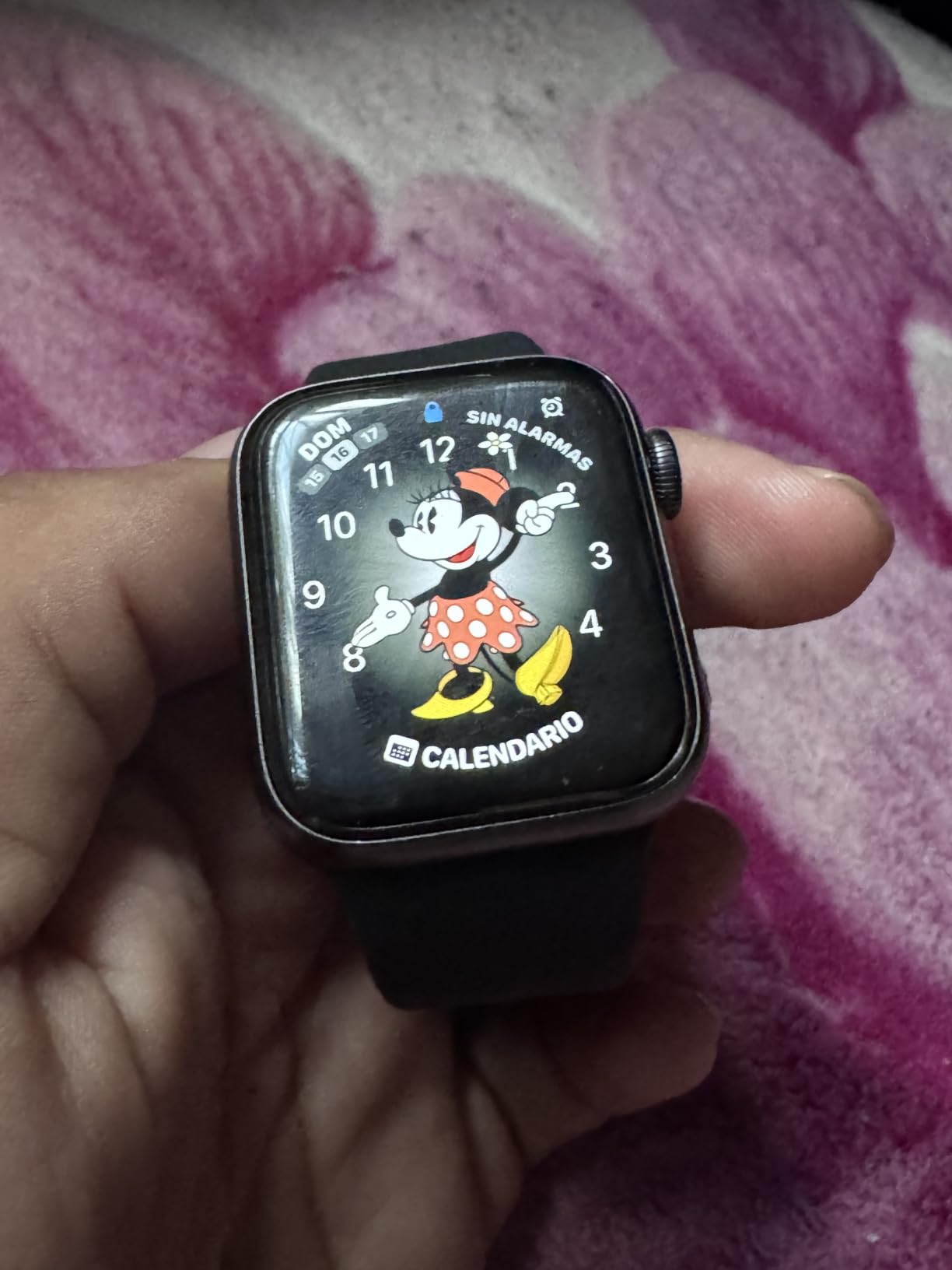 Renewed Apple Watch SE customer photo 2