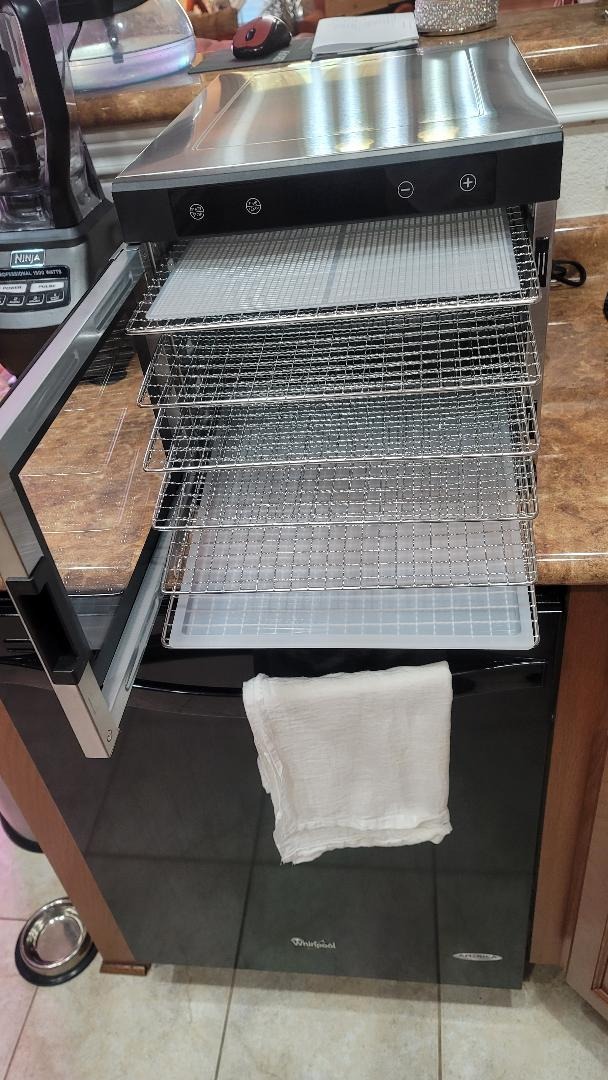 NutriChef Commercial Dehydrator Machine 2000-Watts Electric Food Dehydrator - Extra Large 20 Stainless Steel Trays, Digital Control 167°F Dryer for Jerky, Meat, Dog Treats, Herbs, and Fruit customer photo 2