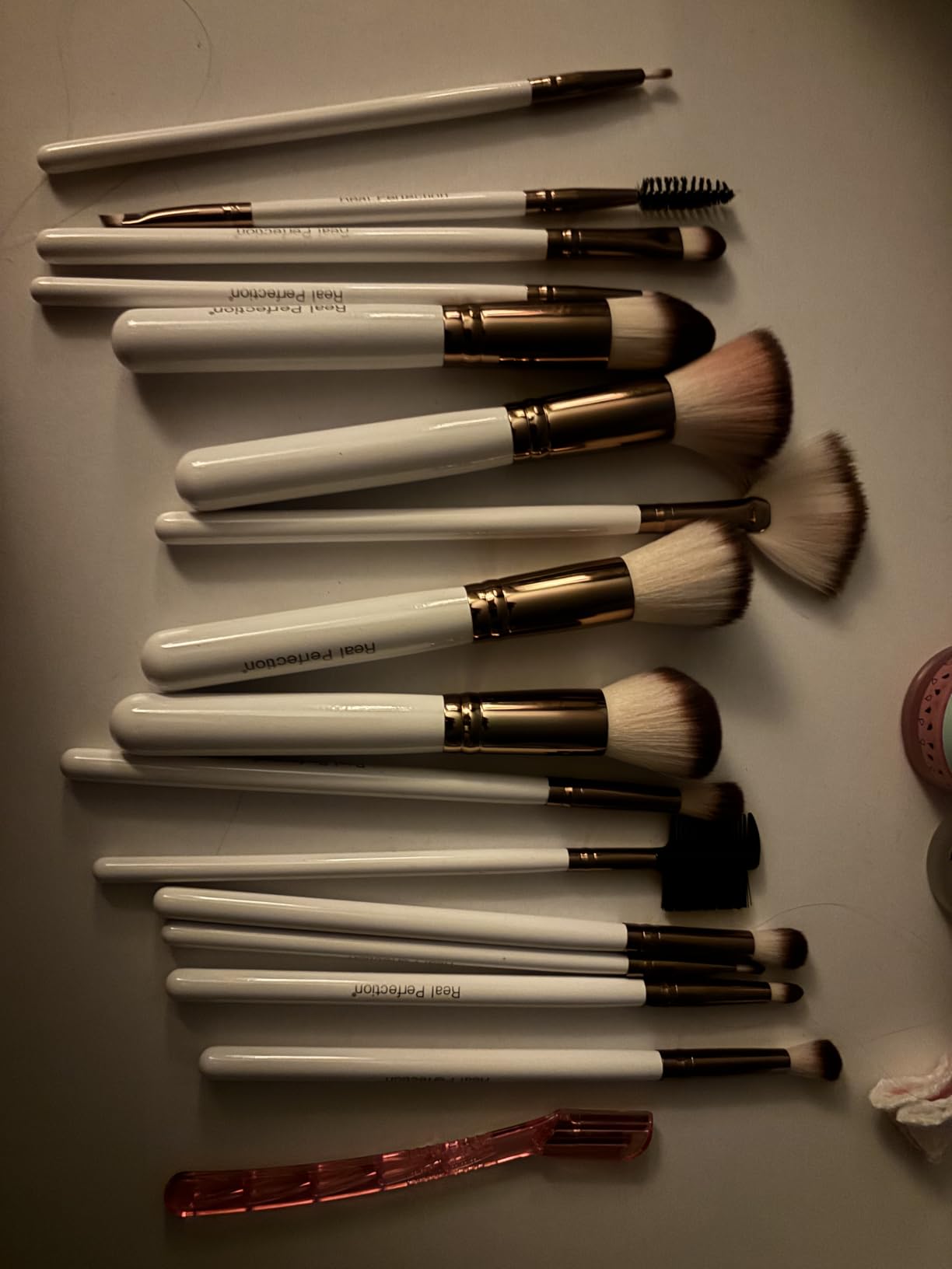 Real Perfection Makeup Brush Set 16 Pcs with 1 Eyebrow Razor Premium Synthetic Foundation Powder Concealers Eyeshadow Blush Makeup Brushes Make up Brushes Kit (Pink) customer photo 2