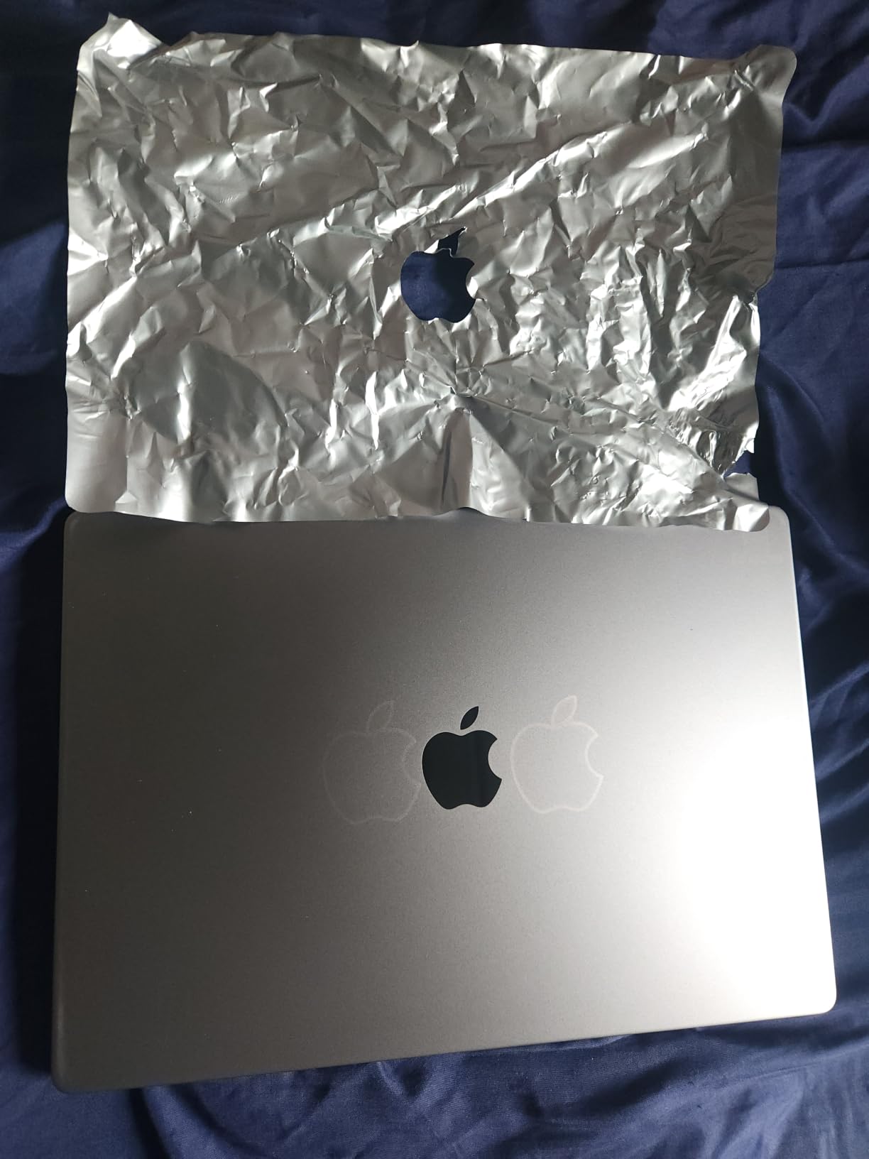 Apple MacBook Pro Late 2021 with Apple M1 Pro chip (16-inch, 16GB RAM, 512GB SSD) Space Gray (Renewed) customer photo 1