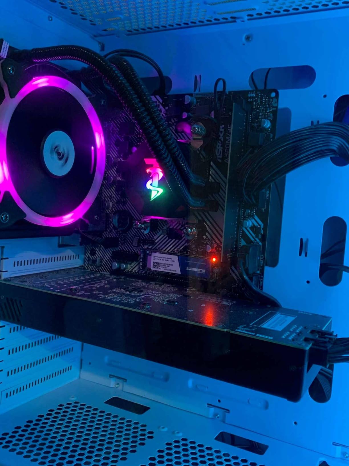 VIPRTECH Ghost 3.0 GamingPC, Ryzen 7, RTX 4060 8GB, 16GB/1TB SSD Onyx Black customer photo 2