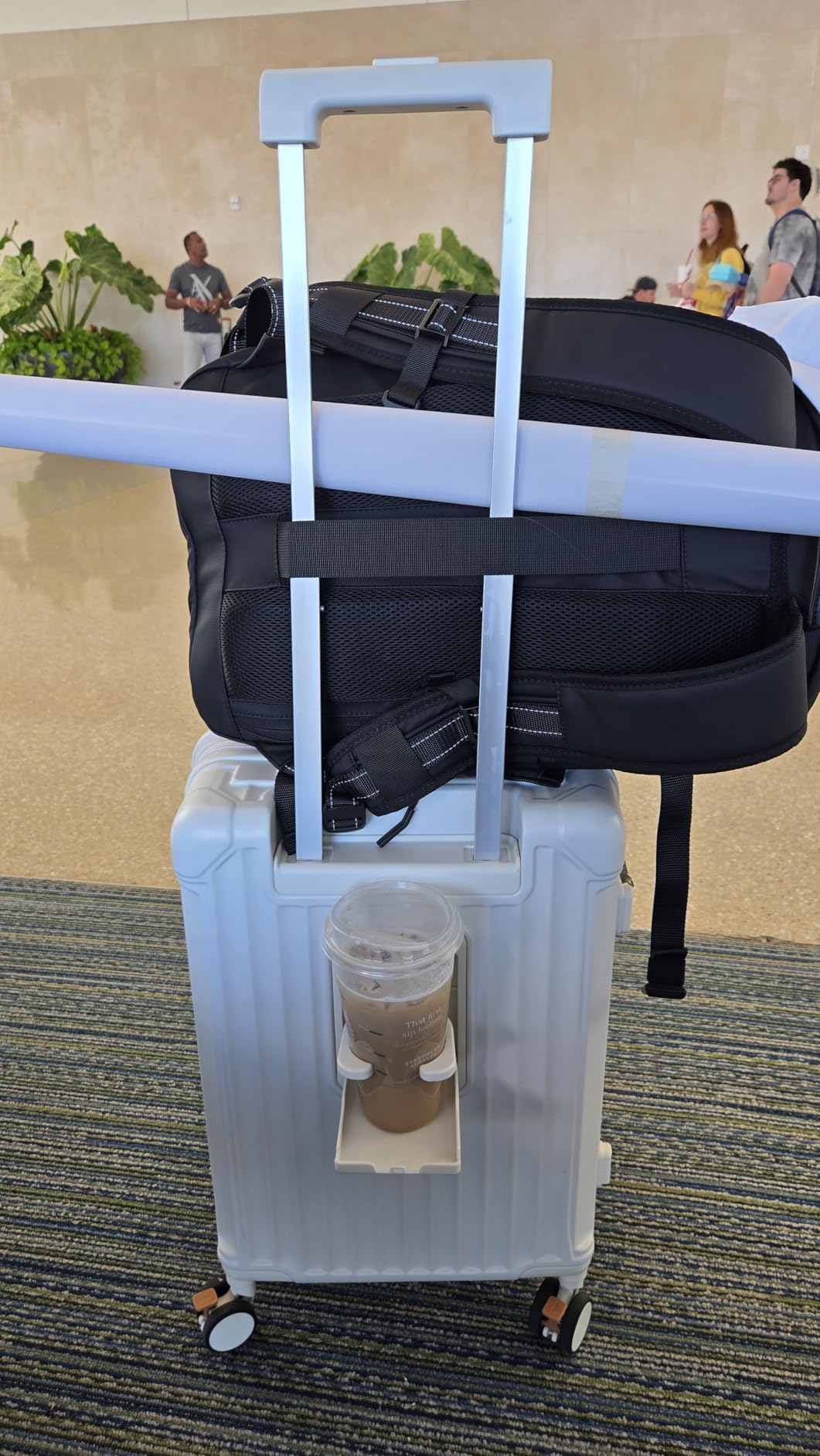 Joyway Carry On Luggage, Expandable Suitcase with Smart Cup Holder and USB Port, 20 IN Hardside Checked with TSA Lock Spinner Double Wheels, Black customer photo 1