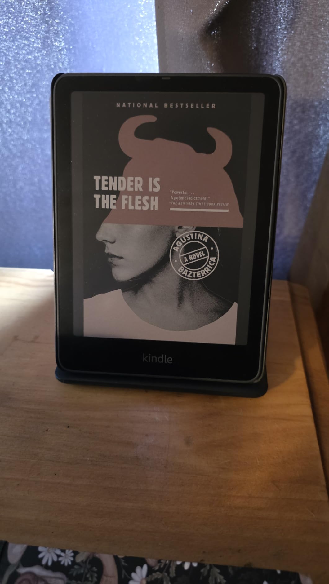 Made for Amazon, Wireless Charging Dock for Kindle Paperwhite Signature Editions (2022 & 2024 Releases) and Kindle Colorsoft Signature Edition customer photo 2