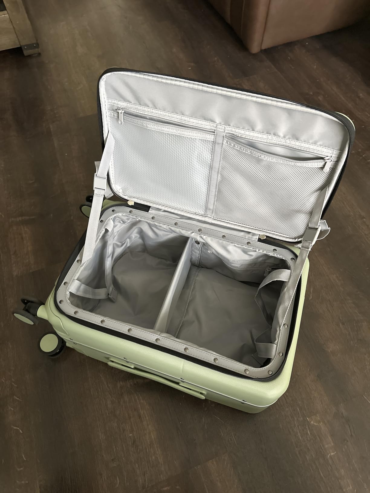 Hanke 20 Inch Carry On Luggage with Cup Holder and USB Ports customer photo 1