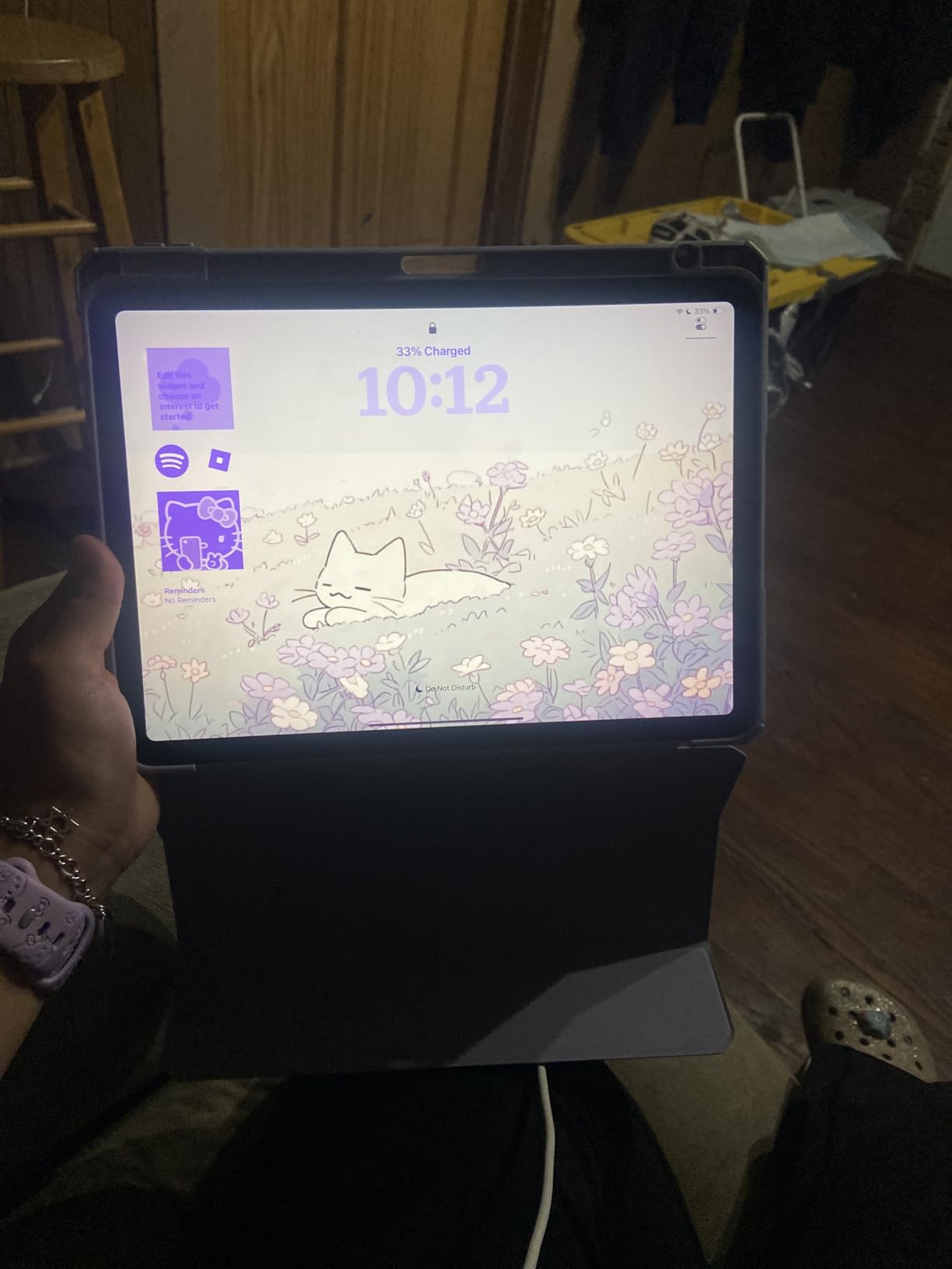 Apple iPad Air 11-inch (M2): Built for Apple Intelligence, Liquid Retina Display, 512GB, 12MP Front/Back Camera, Wi-Fi 6E + 5G Cellular, Touch ID, All-Day Battery Life — Space Gray customer photo 2