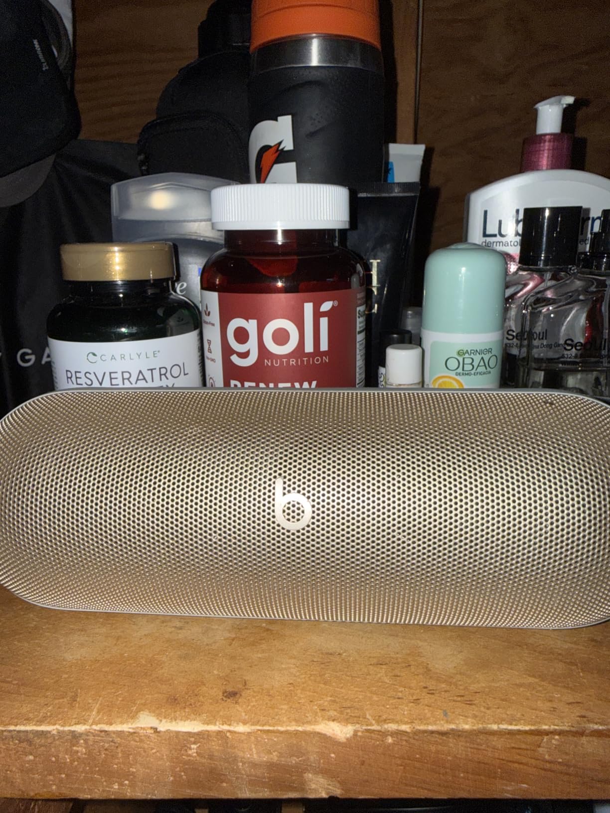 Beats Pill - Portable Bluetooth Speaker - Up to 24H Battery Life, Water Resistant, Bluetooth, Apple & Android Compatible, Seriously Loud Sound for Home, Outdoor and Travel - Matte Black customer photo 1
