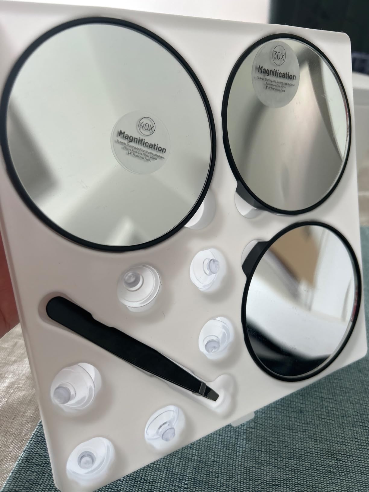 Macaki 20x30x40x Magnifying Mirror Set, with Suction Cups, 3.5 in, Black customer photo 2