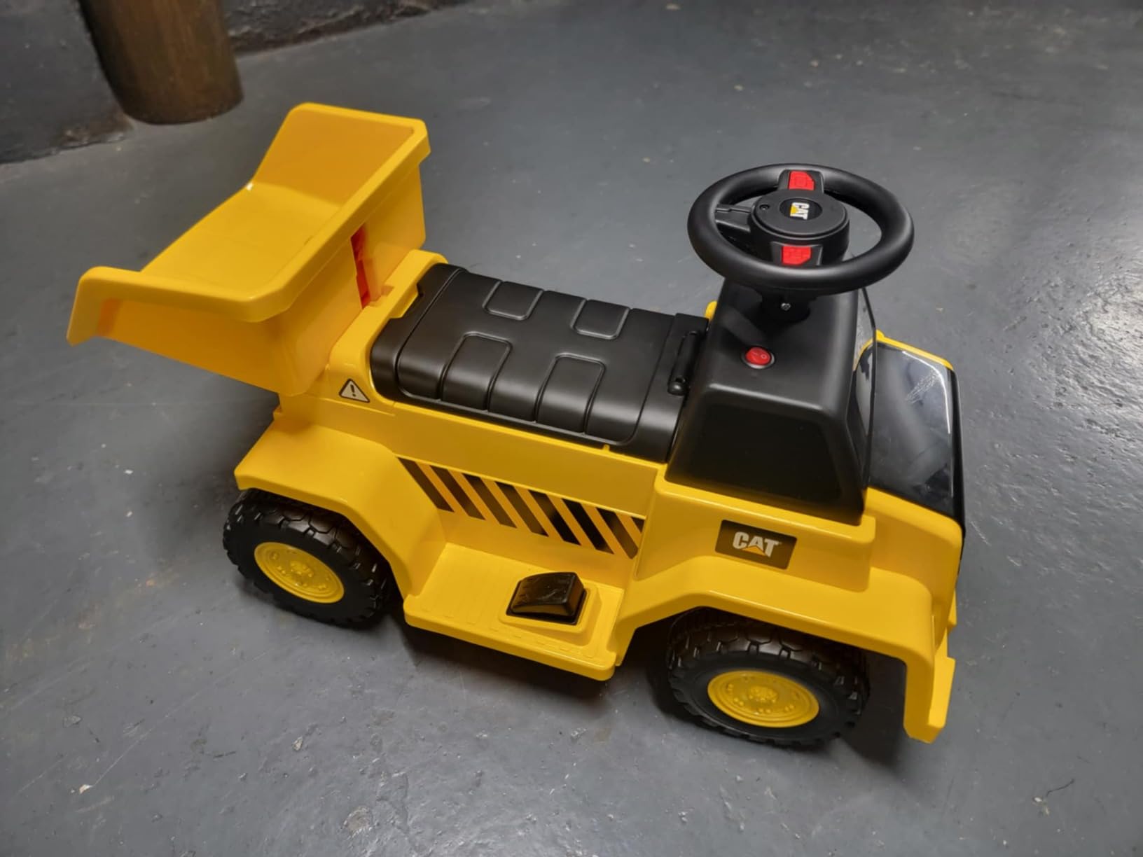 Licensed Caterpillar Ride on Dump Truck by OLAKIDS, 6V Cat Construction Car Electric Vehicle with Adjustable Dump Bed, Horn, Headlight, Bucket, Battery Powered Toys Gift for Kids Toddler Age 1.5-3 customer photo 1
