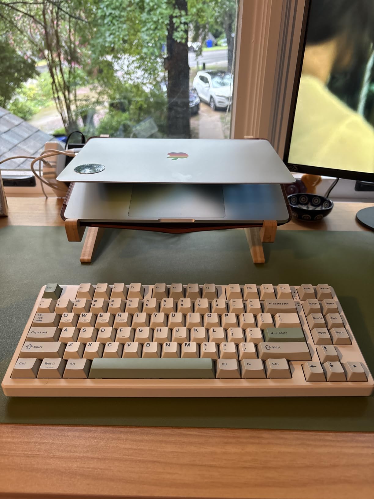 Kisnt KN85 Wireless Mechanical Keyboard, 75% Layout, Bluetooth/2.4GHz/USB-C, Custom RGB Backlit, Hot-Swappable Linear Switch, Creamy Sound for Gaming/Typing (Retro Beige) customer photo 1
