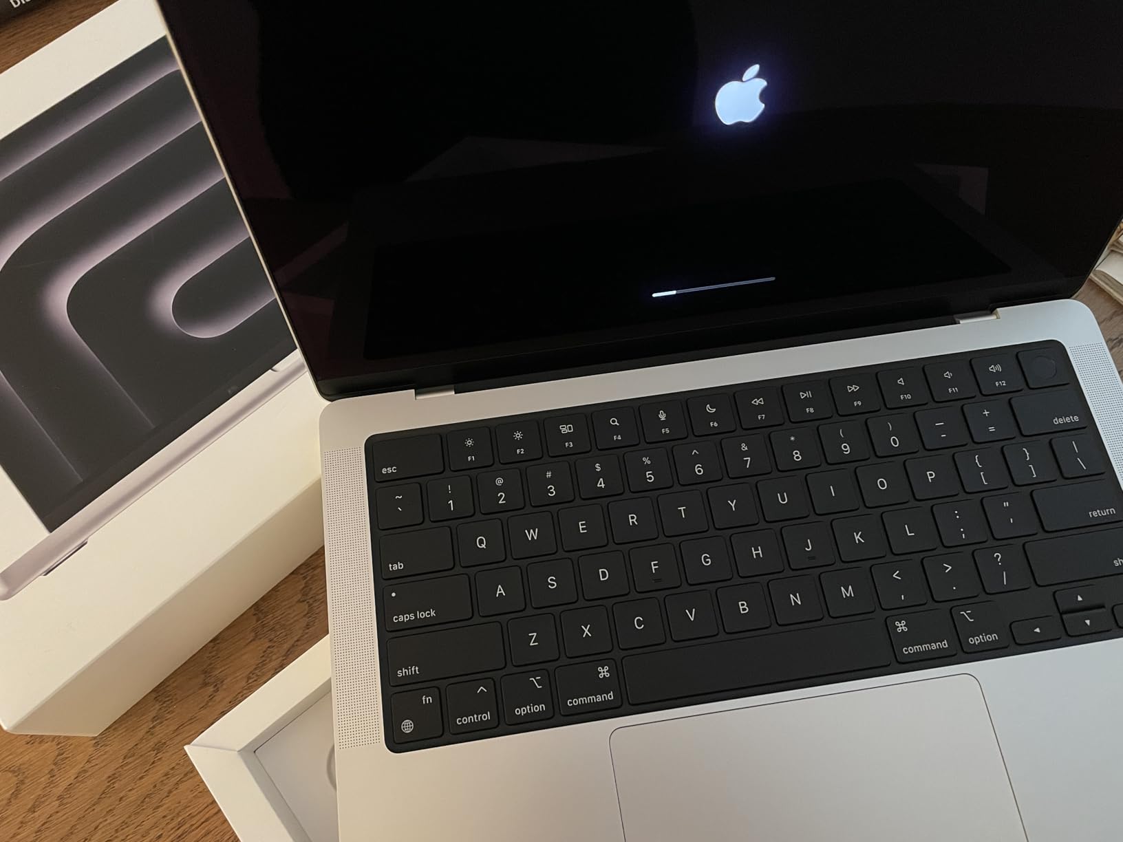 Apple 2024 MacBook Pro Laptop with M4 Pro, 12‑core CPU, 16‑core GPU: Built for Apple Intelligence 14.2-inch Liquid Retina XDR Display, 24GB Unified Memory, 512GB SSD Storage; Space Black customer photo 2