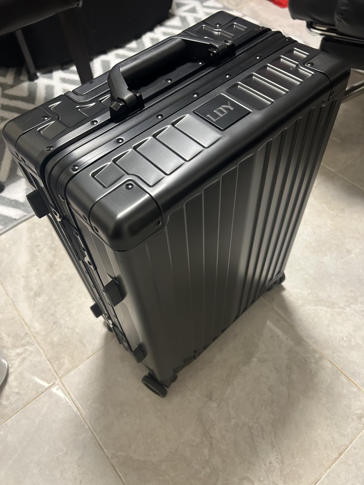 VentureVault All Aluminum Zipperless Carry On Luggage, 20 Inch, Silver customer photo 1